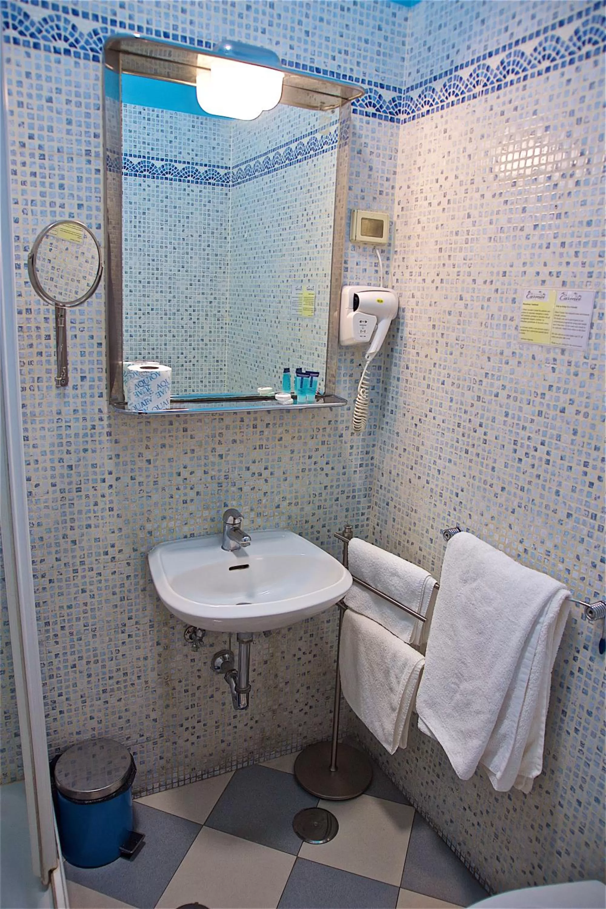 Bathroom in Hotel Carmel