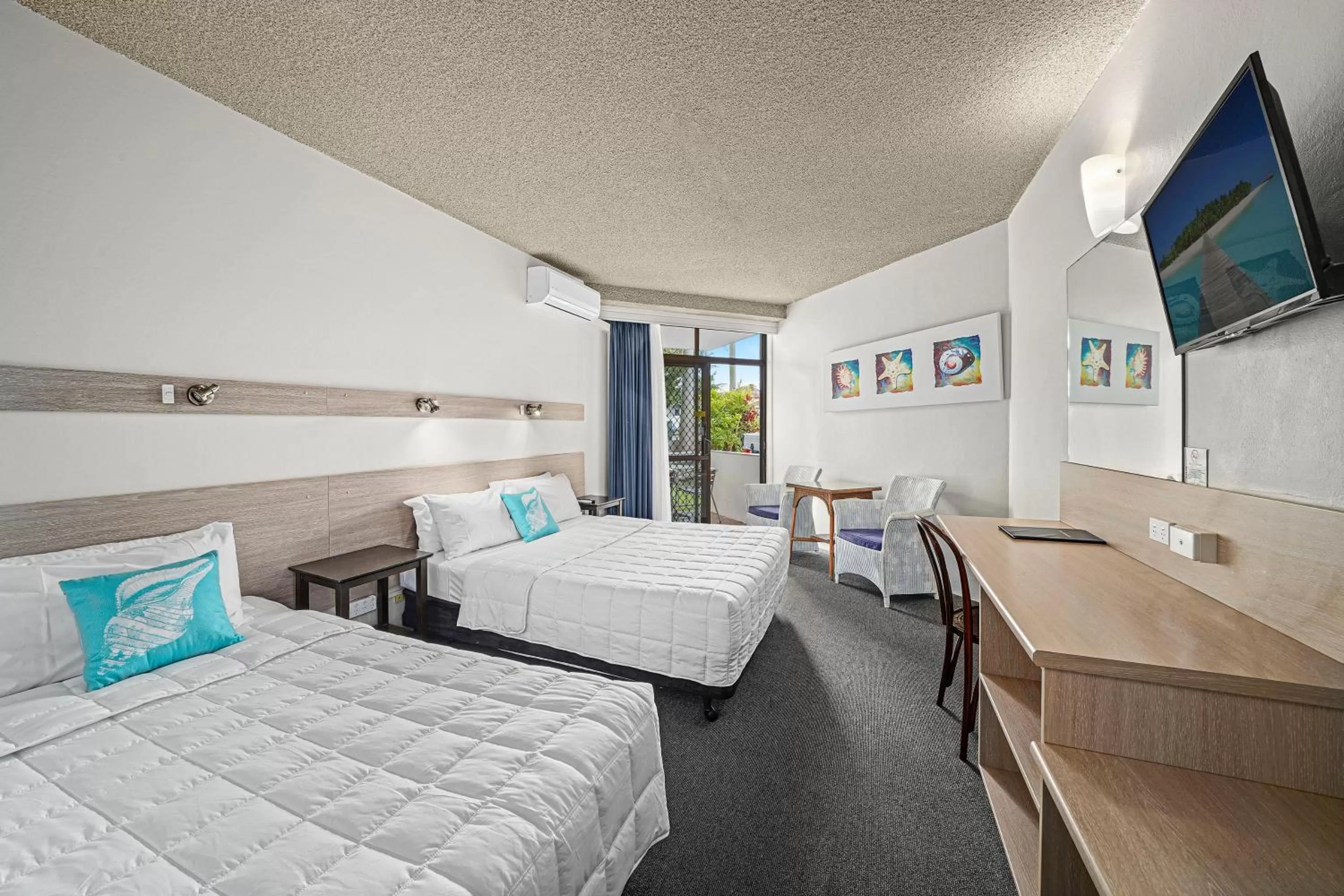 Bed in East Port Motor Inn