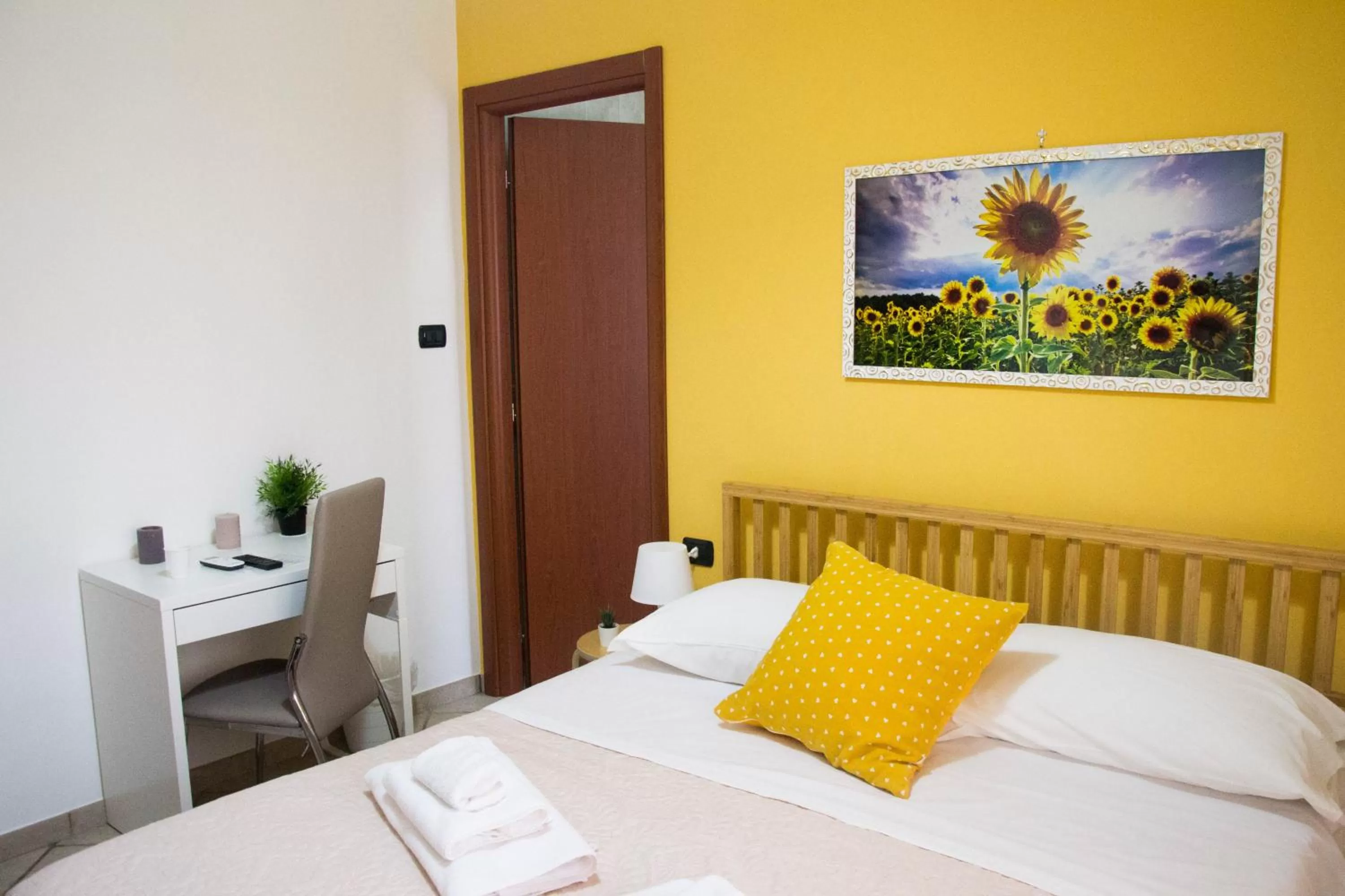 Photo of the whole room, Bed in Mary's house