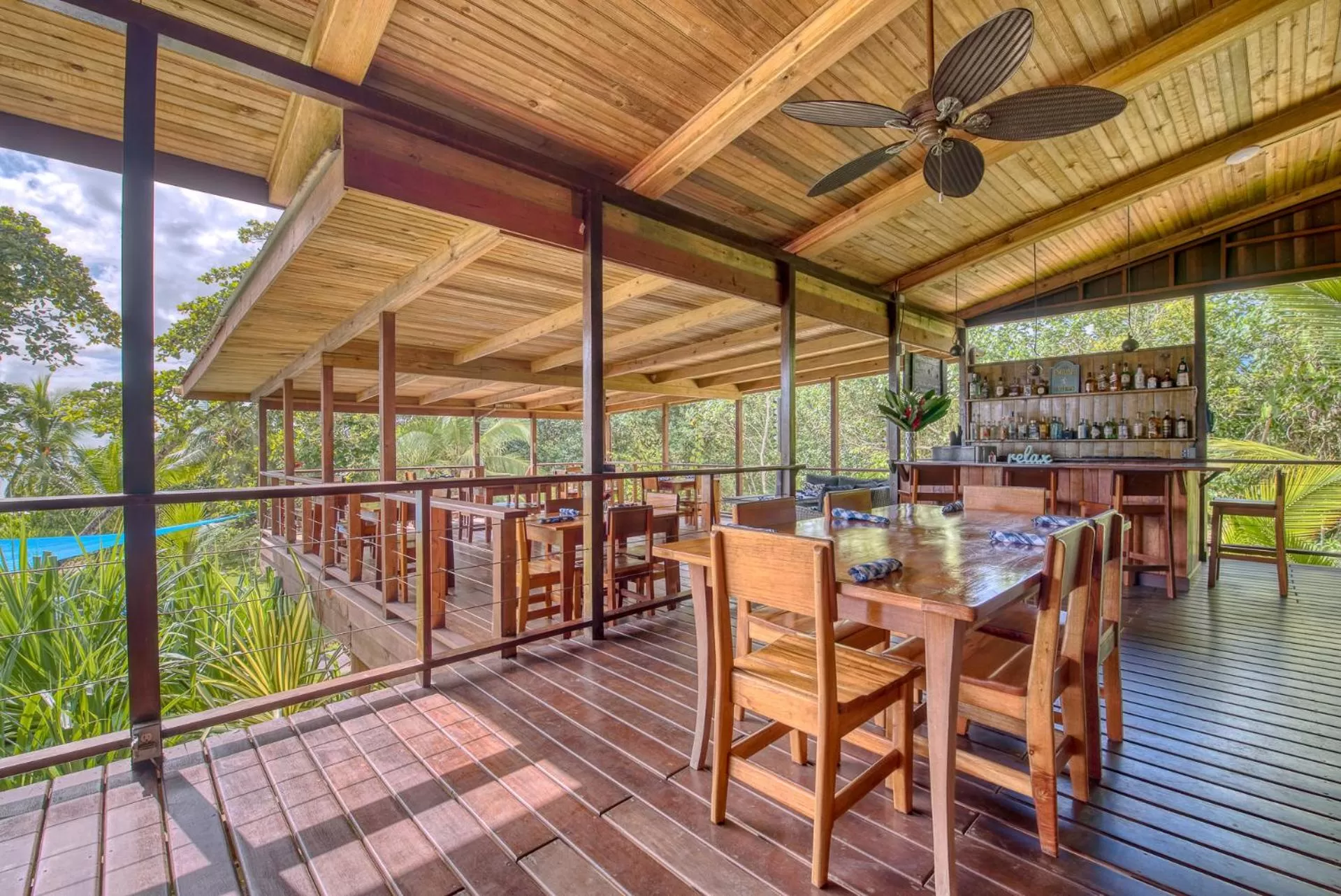 Property building, Restaurant/Places to Eat in Oasis Bluff Beach