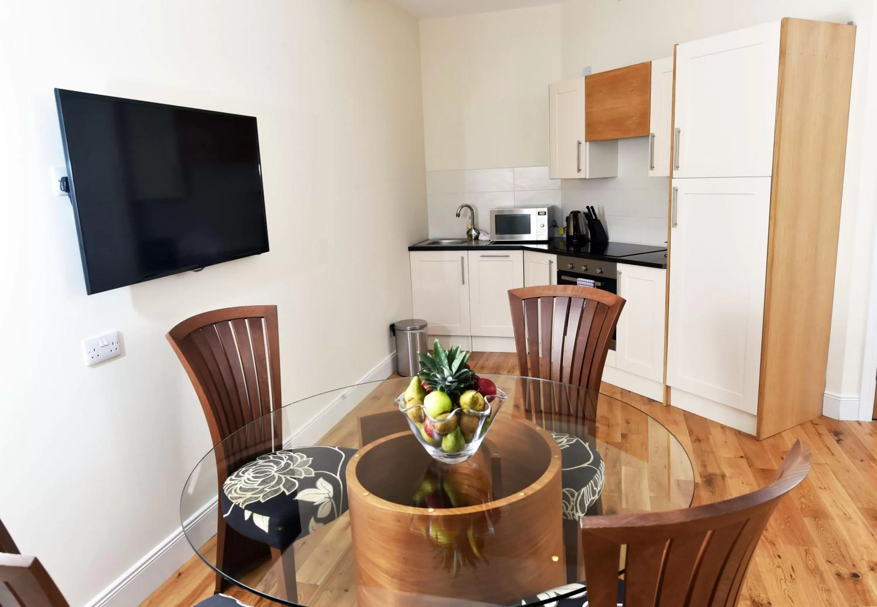 Kitchen or kitchenette in Royal Athenaeum Suites