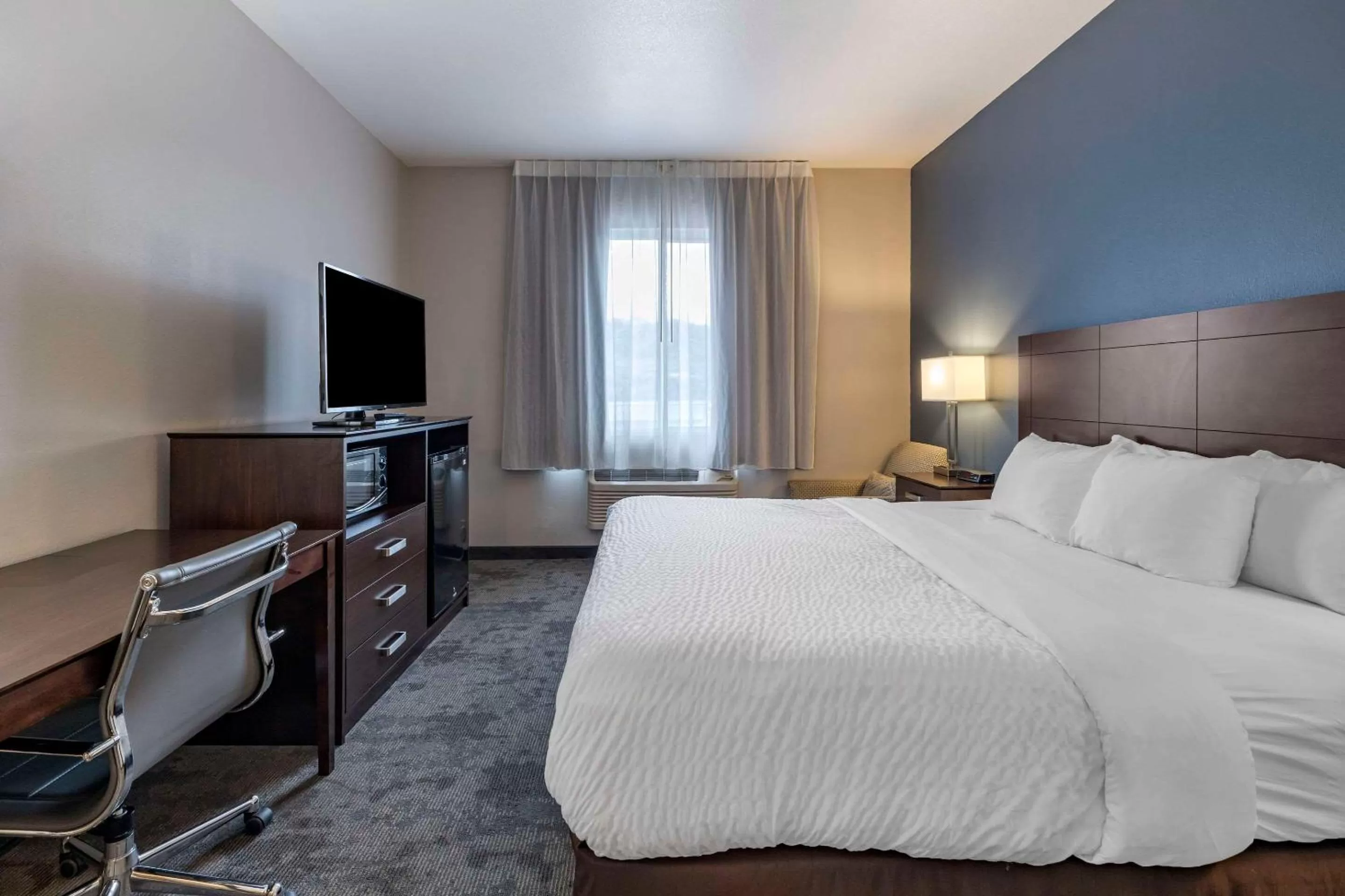 Bedroom, Bed in Clarion Inn Kingman I-40 Route 66