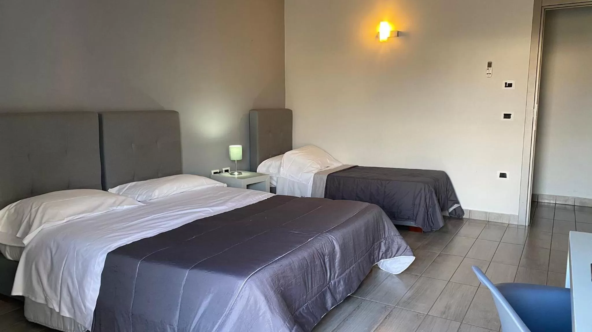 Bedroom, Bed in Victoria Hotel