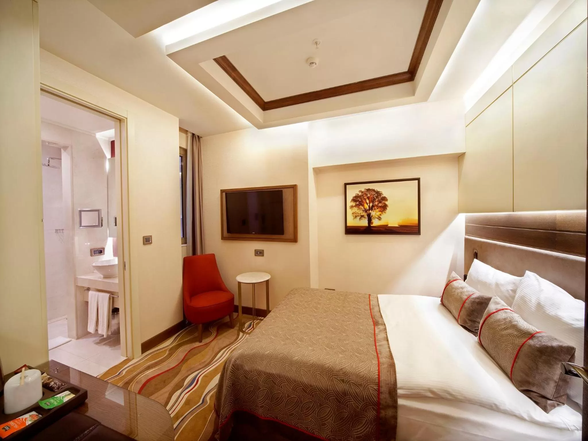 Photo of the whole room, Bed in Grand Hotel de Pera