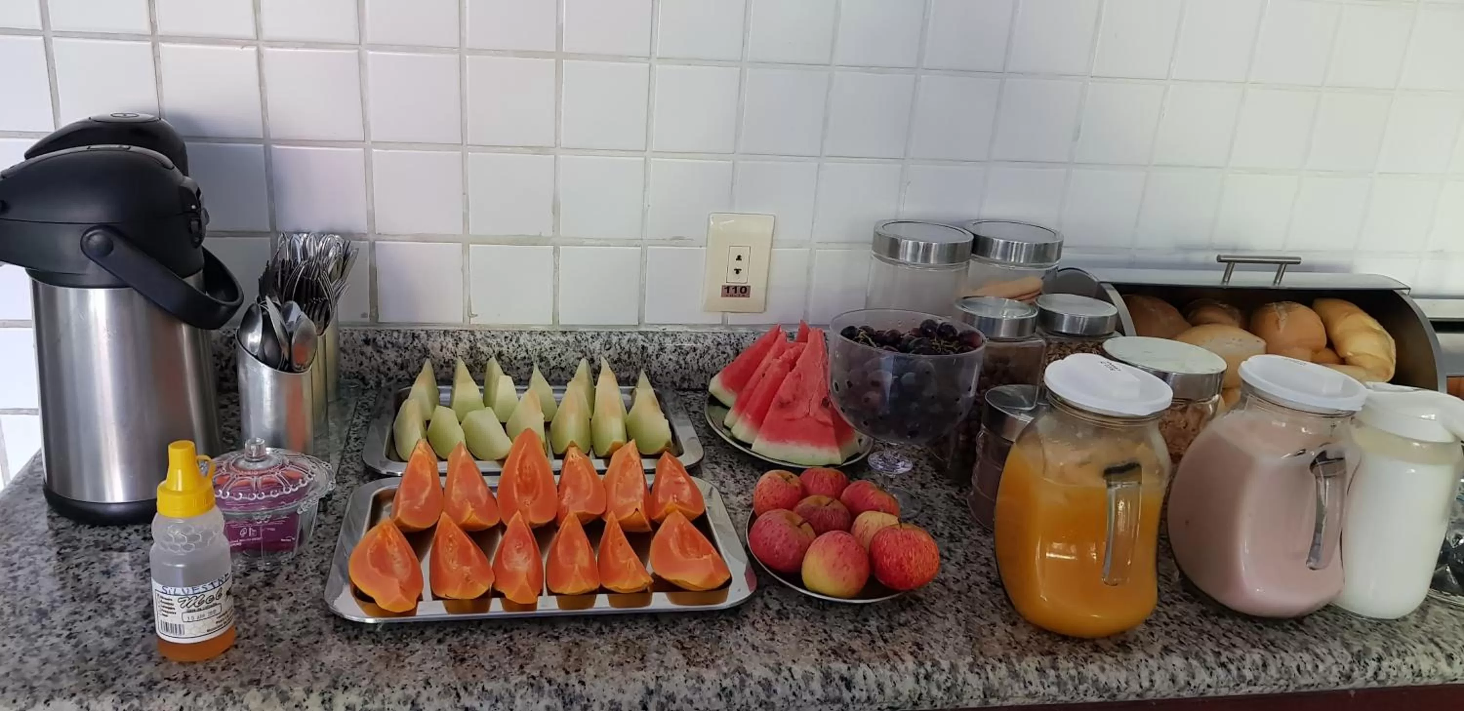 Breakfast, Kitchen/Kitchenette in Pousada Flor de Paraty