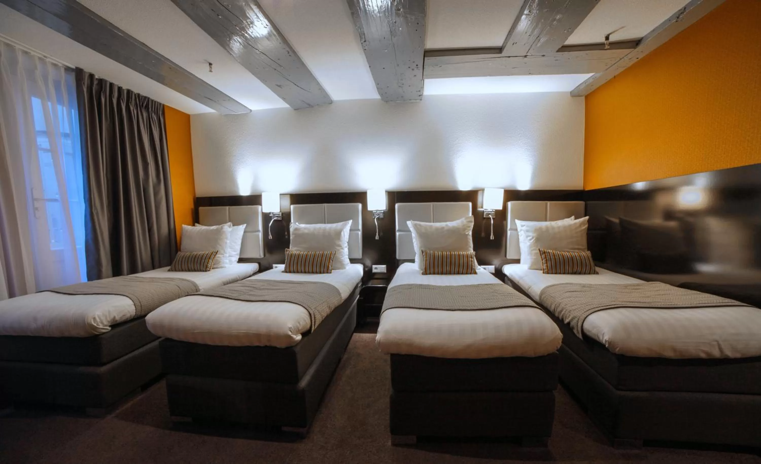 Bed in Hotel Mansion