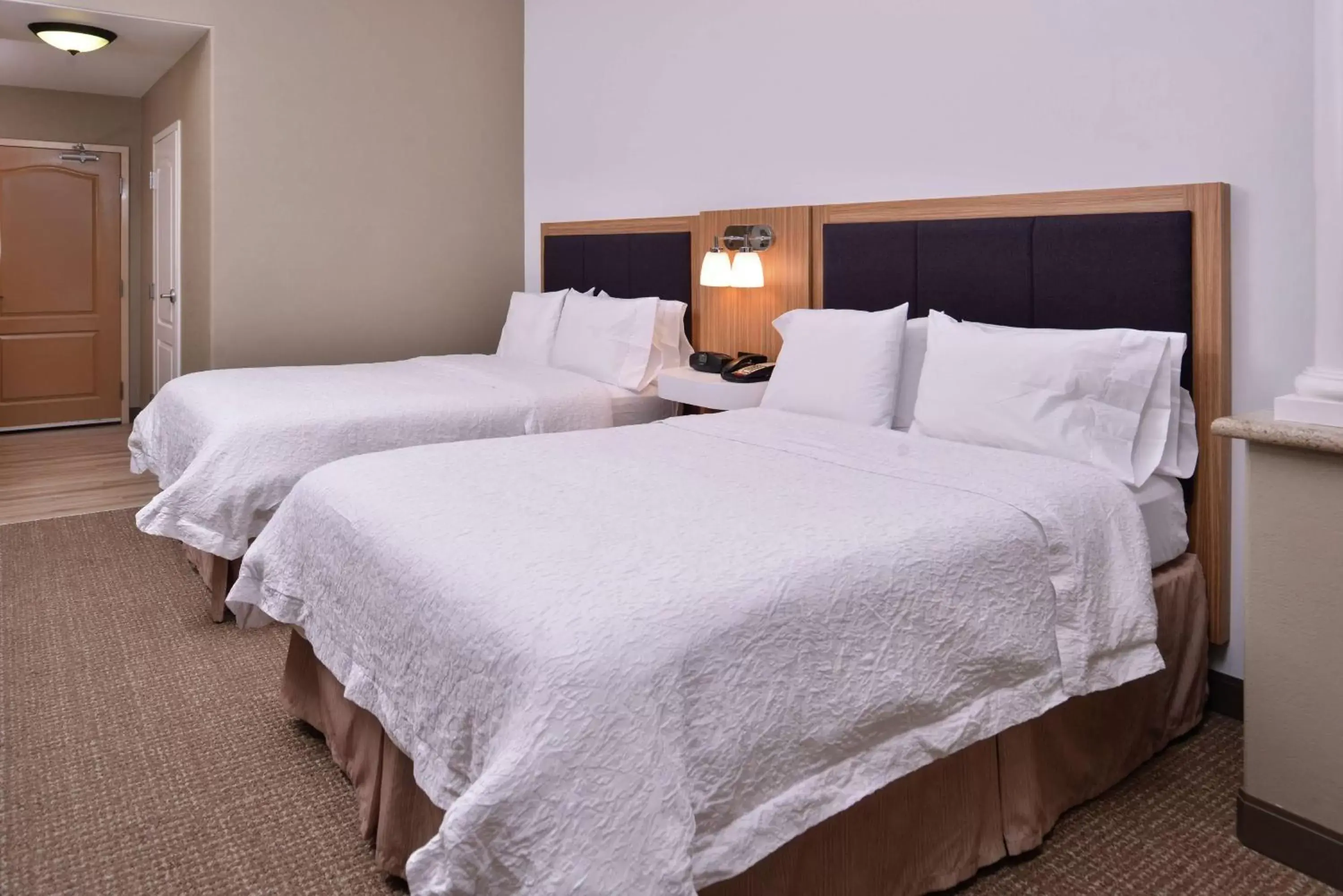 Queen Room with Two Queen Beds - Mobility Access/Non-Smoking in Hampton Inn & Suites Woodland-Sacramento Area Queen Room with Two Queen Beds - Mobility Access/Non-Smoking in Hampton Inn & Suites Woodland-Sacramento Area