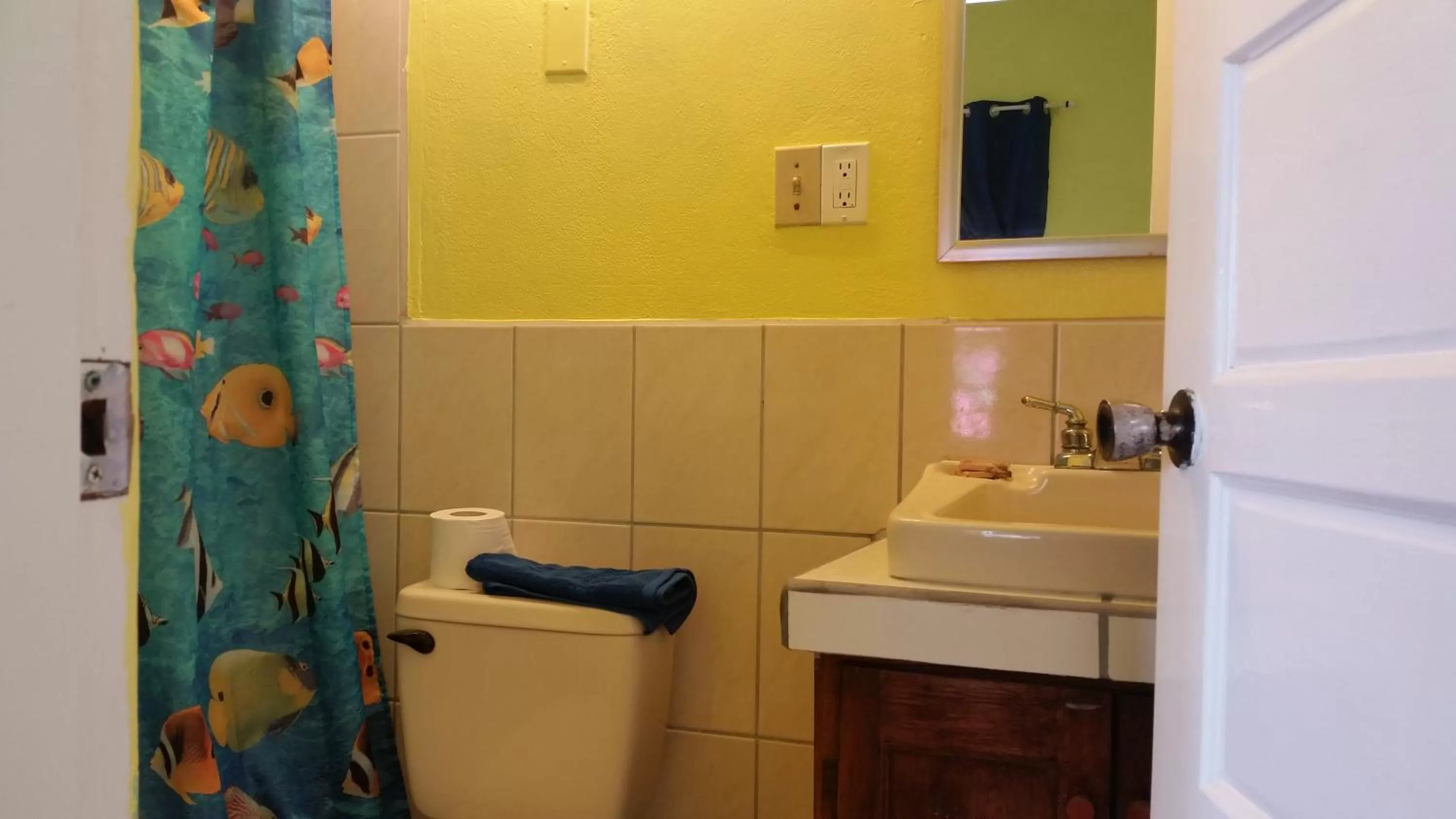 Bathroom in Barefoot Beach Belize