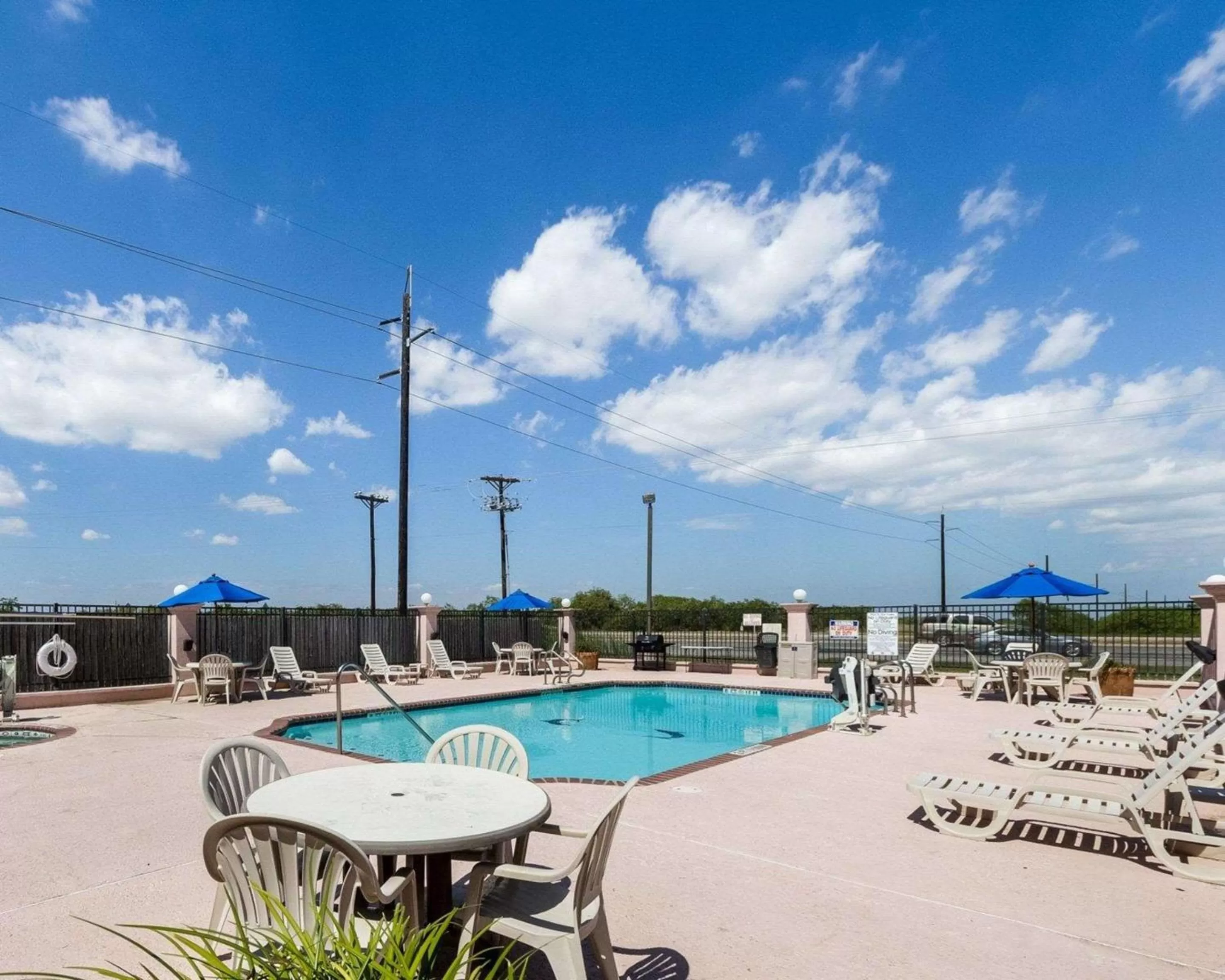 Swimming pool in Quality Inn Ingleside - Corpus Christi