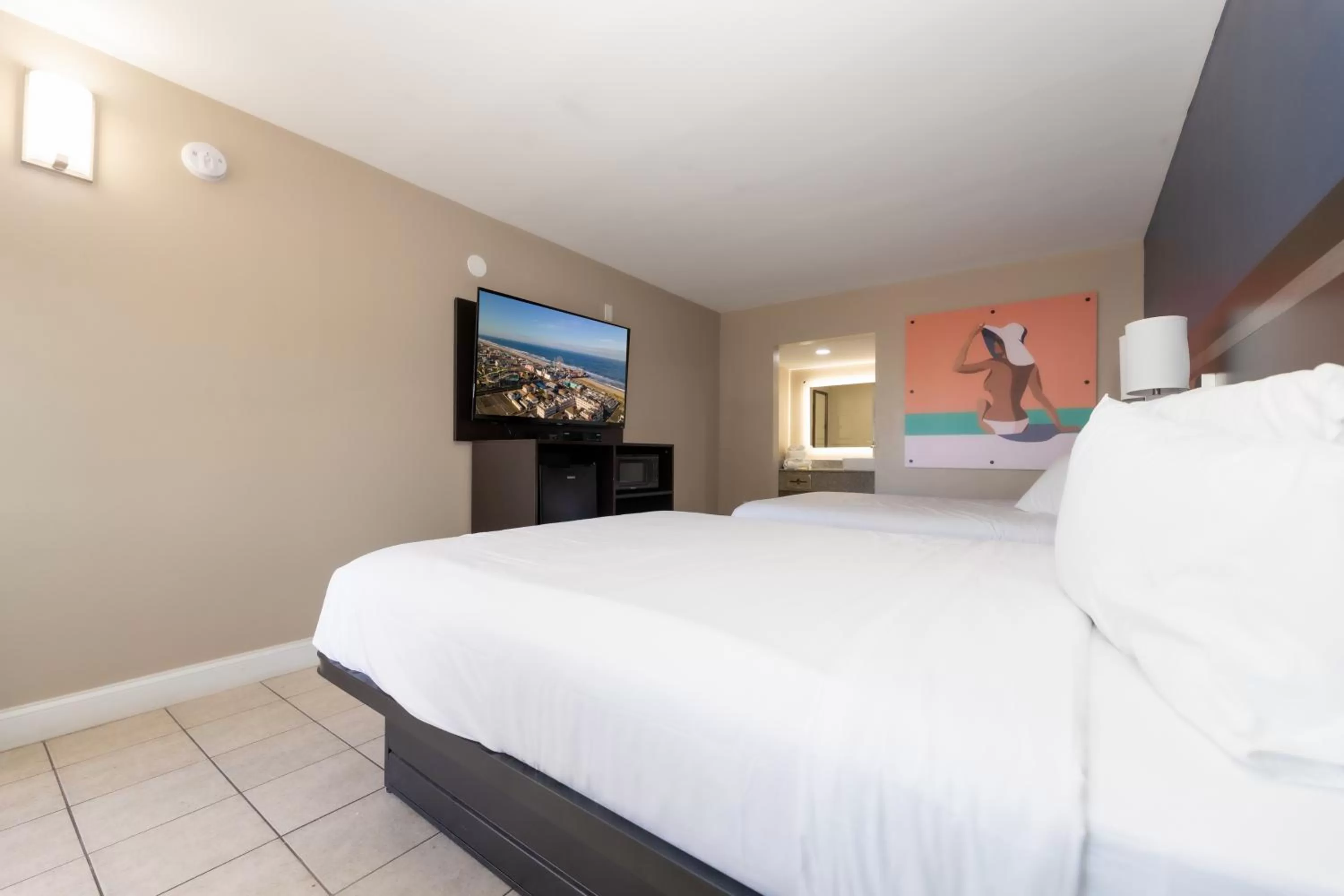 Photo of the whole room, Bed in Seaside Sands Inn