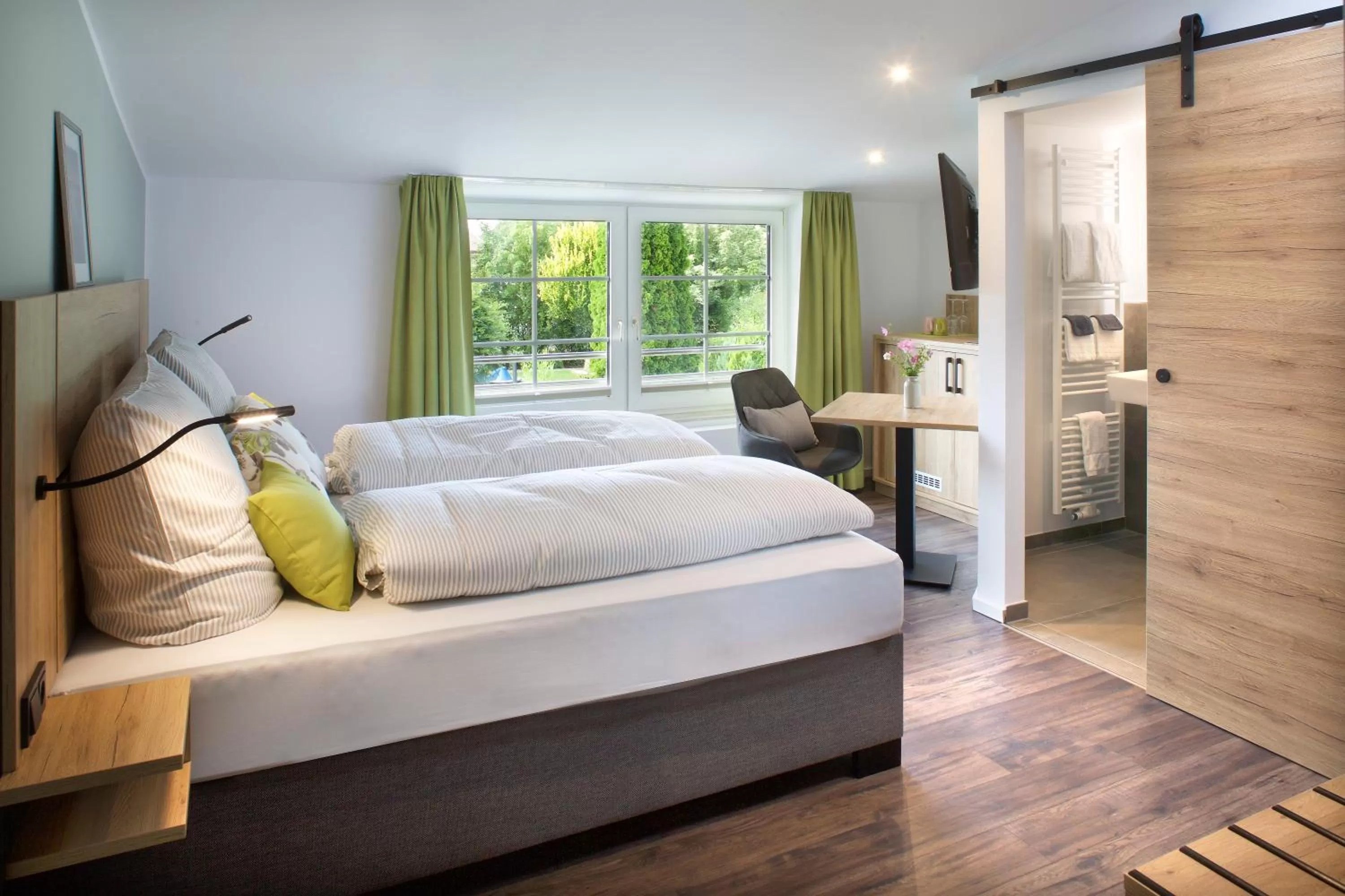 Photo of the whole room, Bed in OlfenLodge