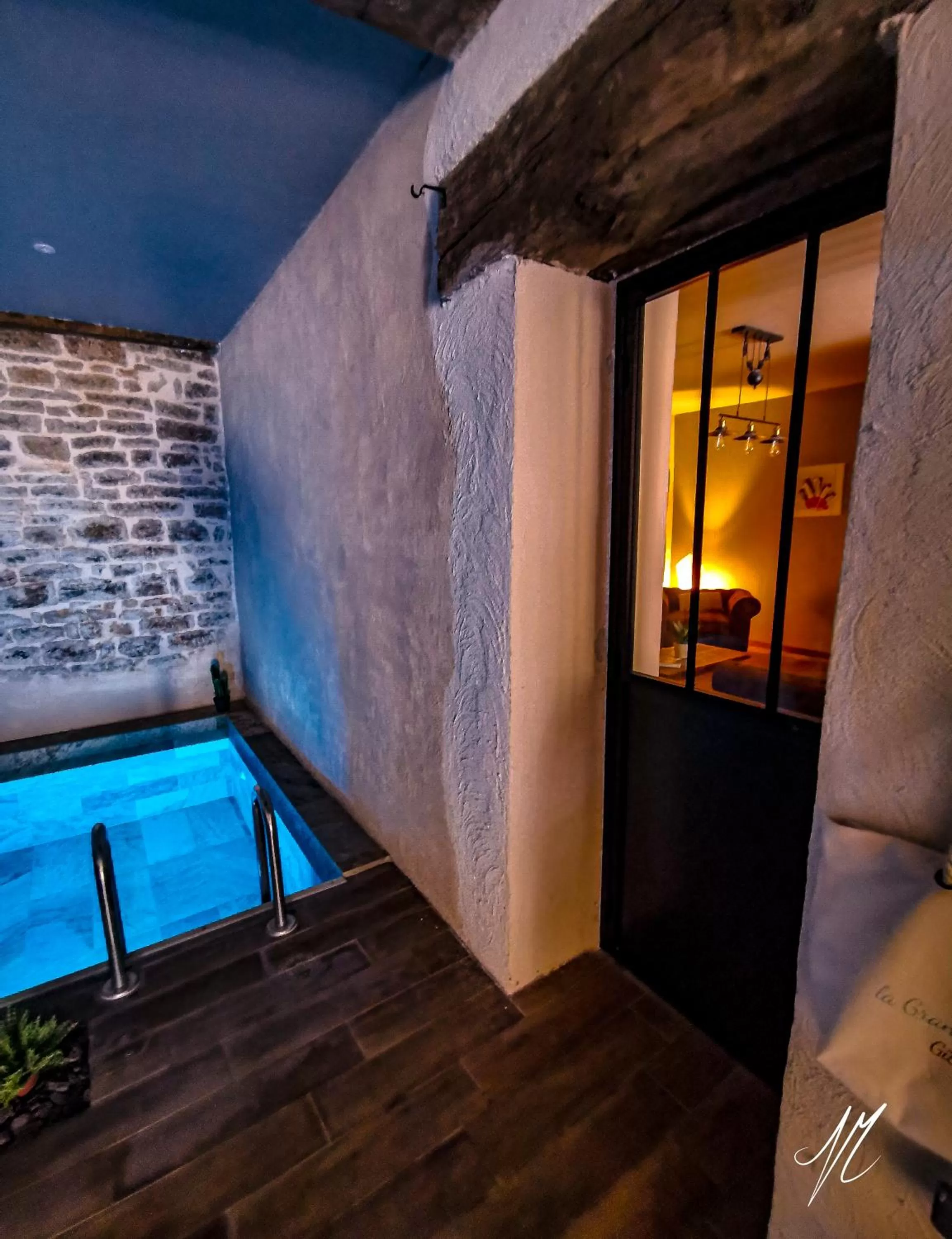 Swimming pool in LA GRANGE DES FRANGINES