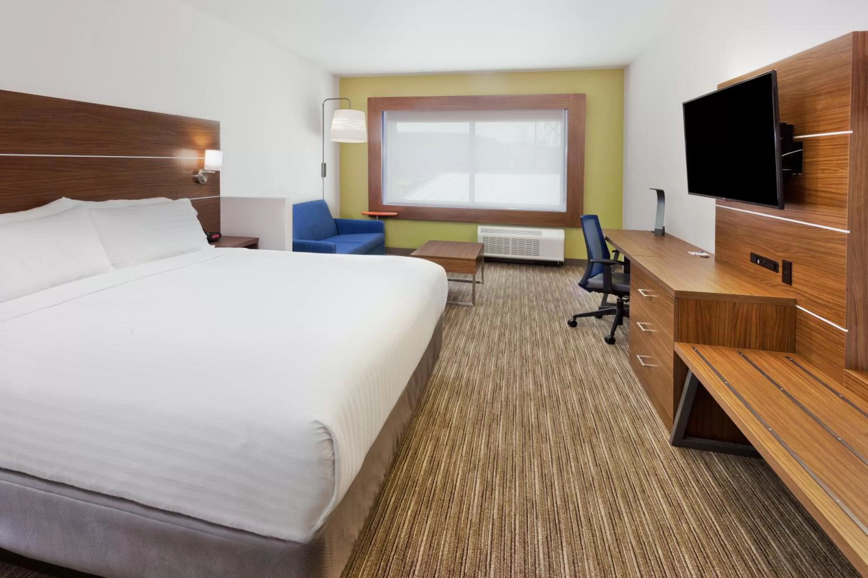Bed in Holiday Inn Express & Suites - Cartersville by IHG