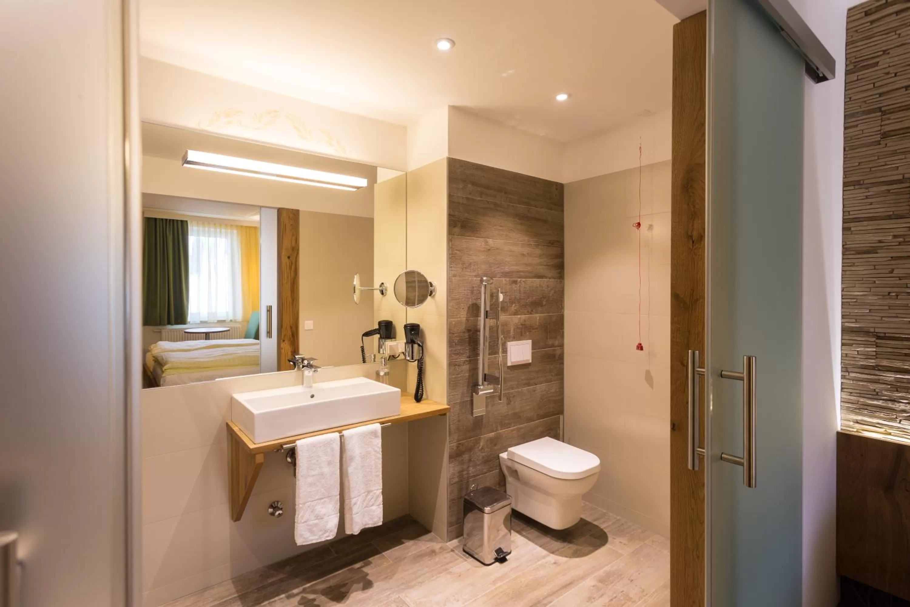 Bathroom in Hotel Schlof Guat