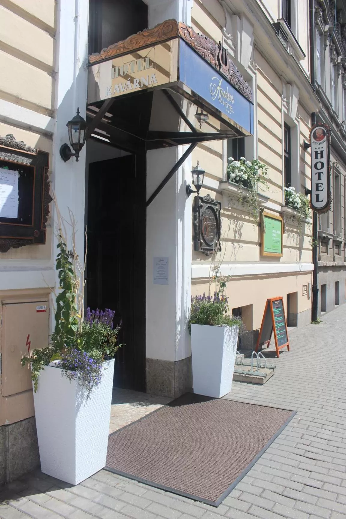 Facade/entrance in Hotel Amadeus