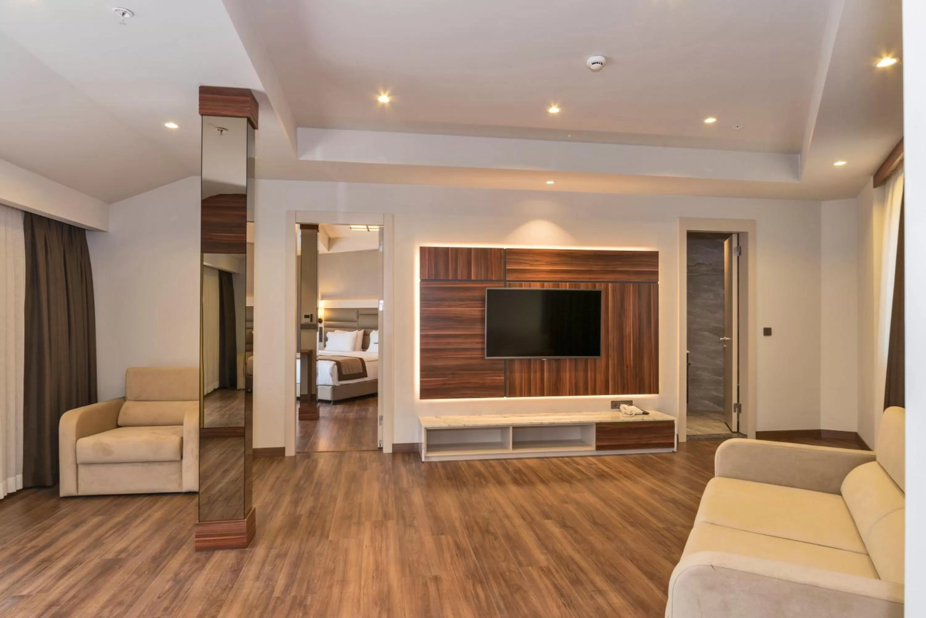 Living room, Seating Area in Golden Royal Hotel