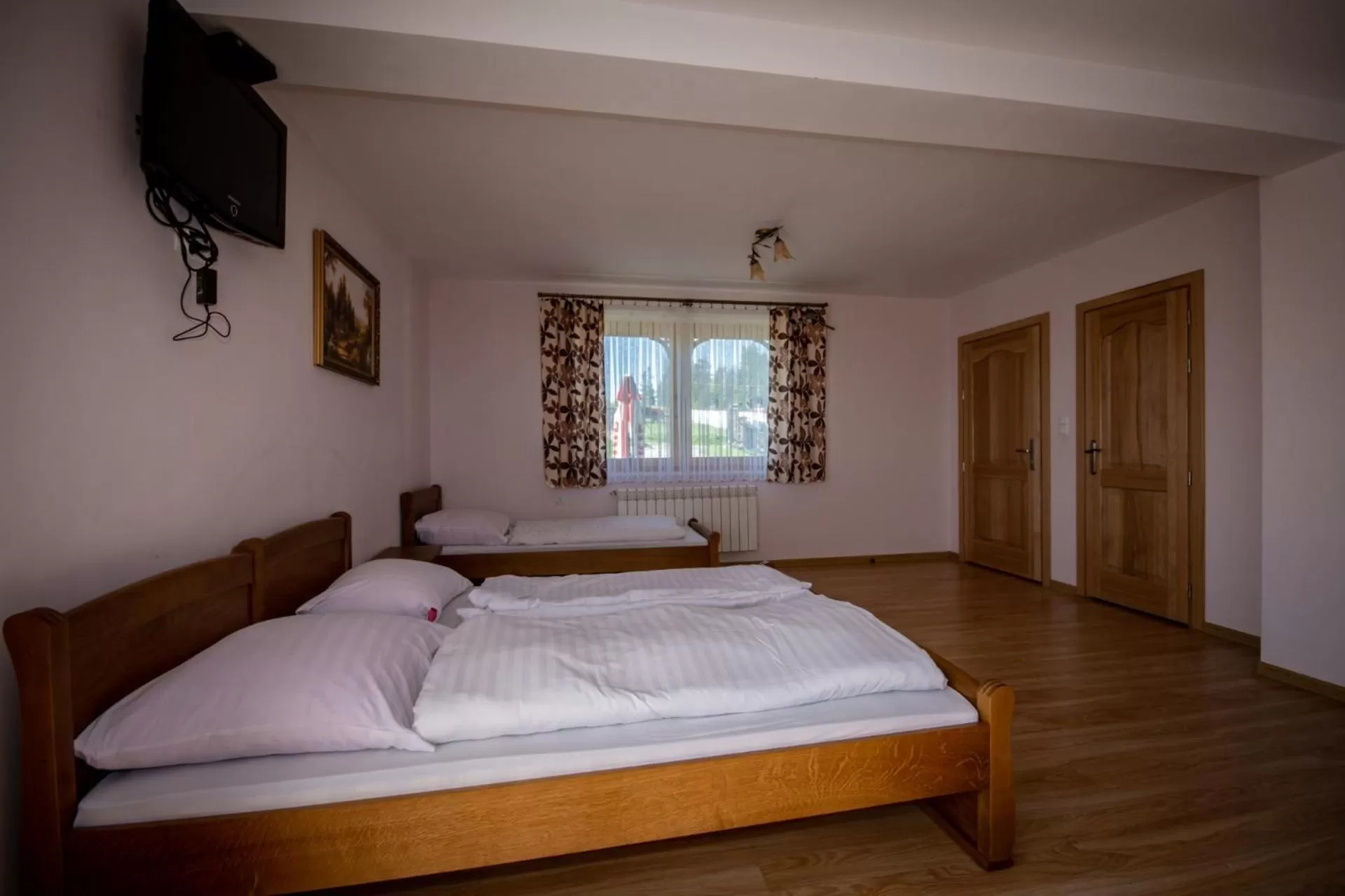 Photo of the whole room, Bed in Podhalanski Dworek z Jacuzzi