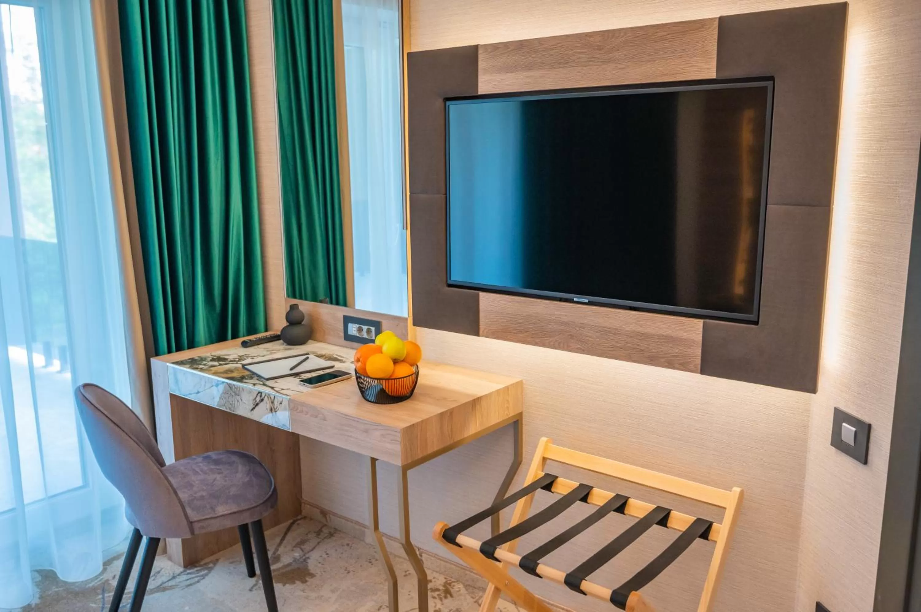 TV and multimedia, TV/Entertainment Center in Hotel Codrişor
