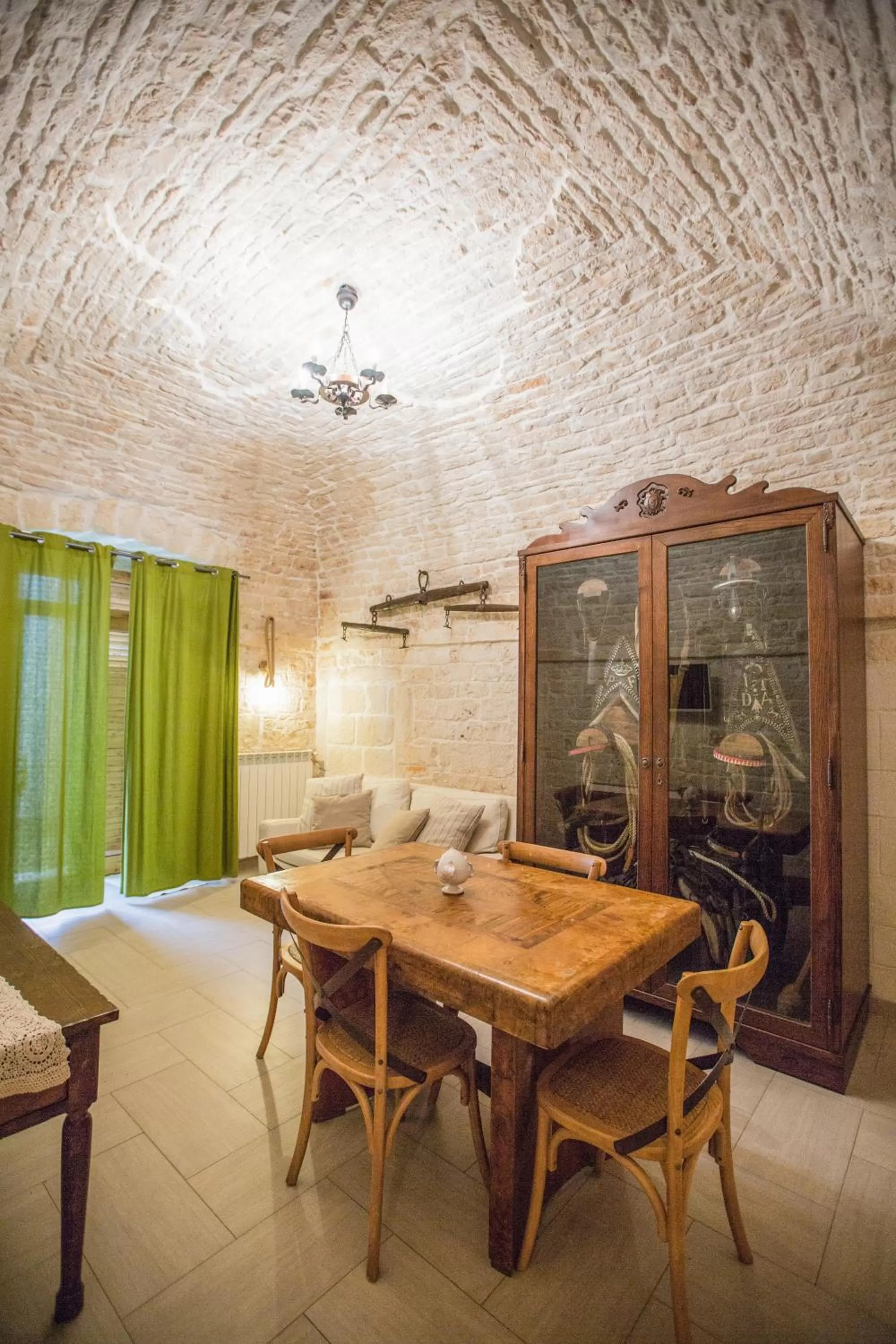 Dining Area in Trulli Antichi Mestieri - Widespread Trulli in the historic center