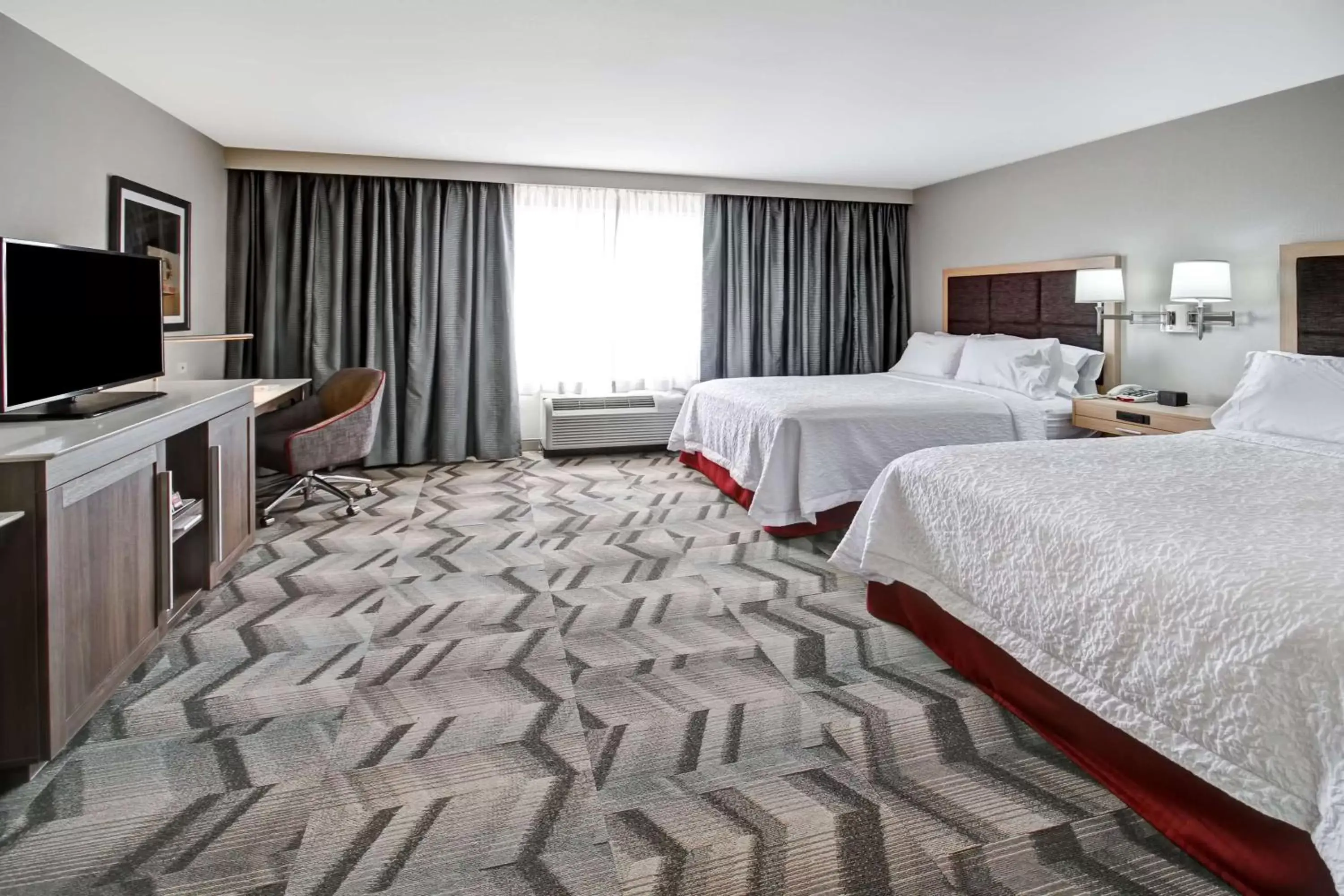 Queen Room with Two Queen Beds and Roll In Shower - Mobility and Hearing Accessible/Non-Smoking in Hampton Inn & Suites - Medicine Hat Queen Room with Two Queen Beds and Roll In Shower - Mobility and Hearing Accessible/Non-Smoking in Hampton Inn & Suites - Medicine Hat