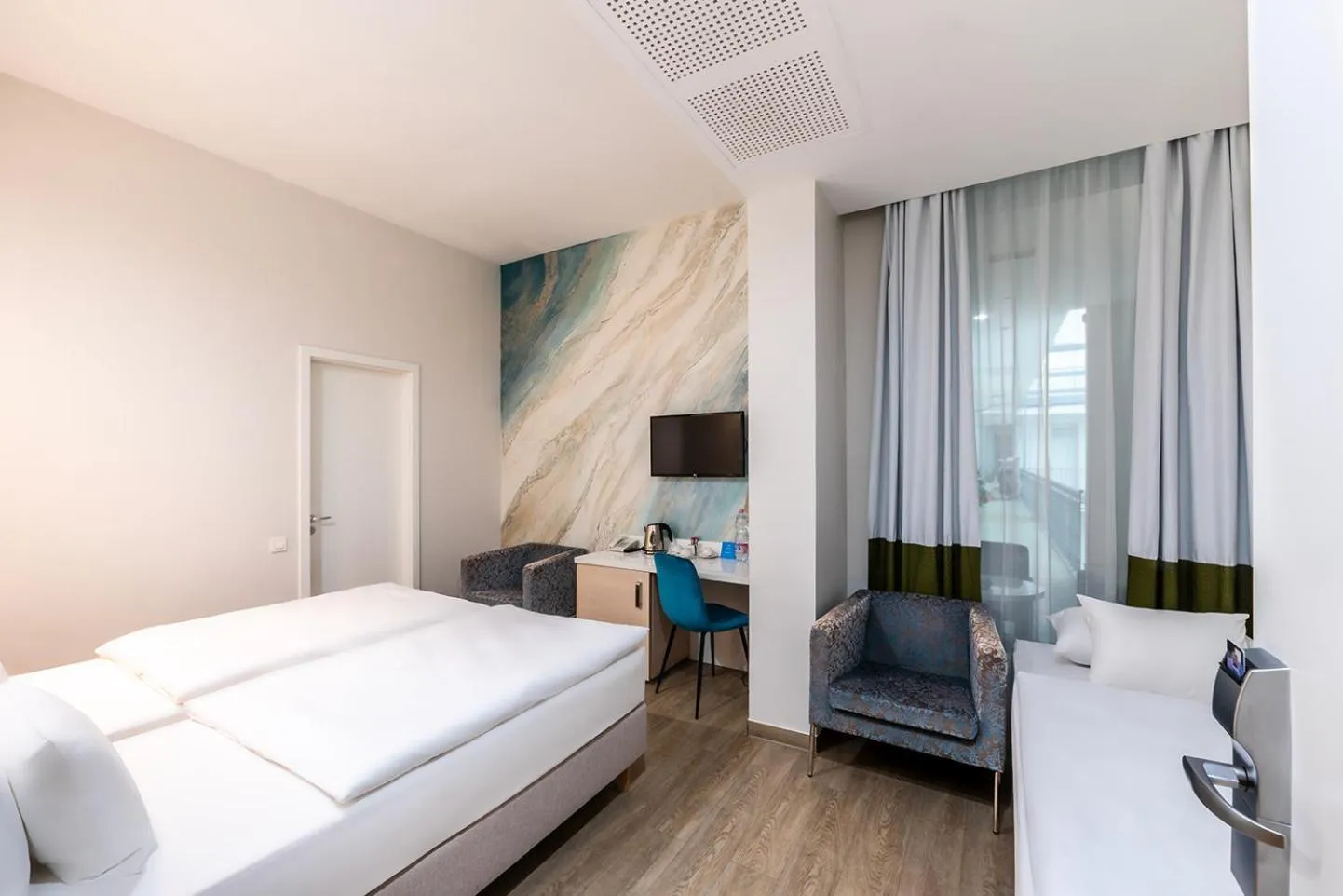 Photo of the whole room, Bed in Atrium Fashion Hotel