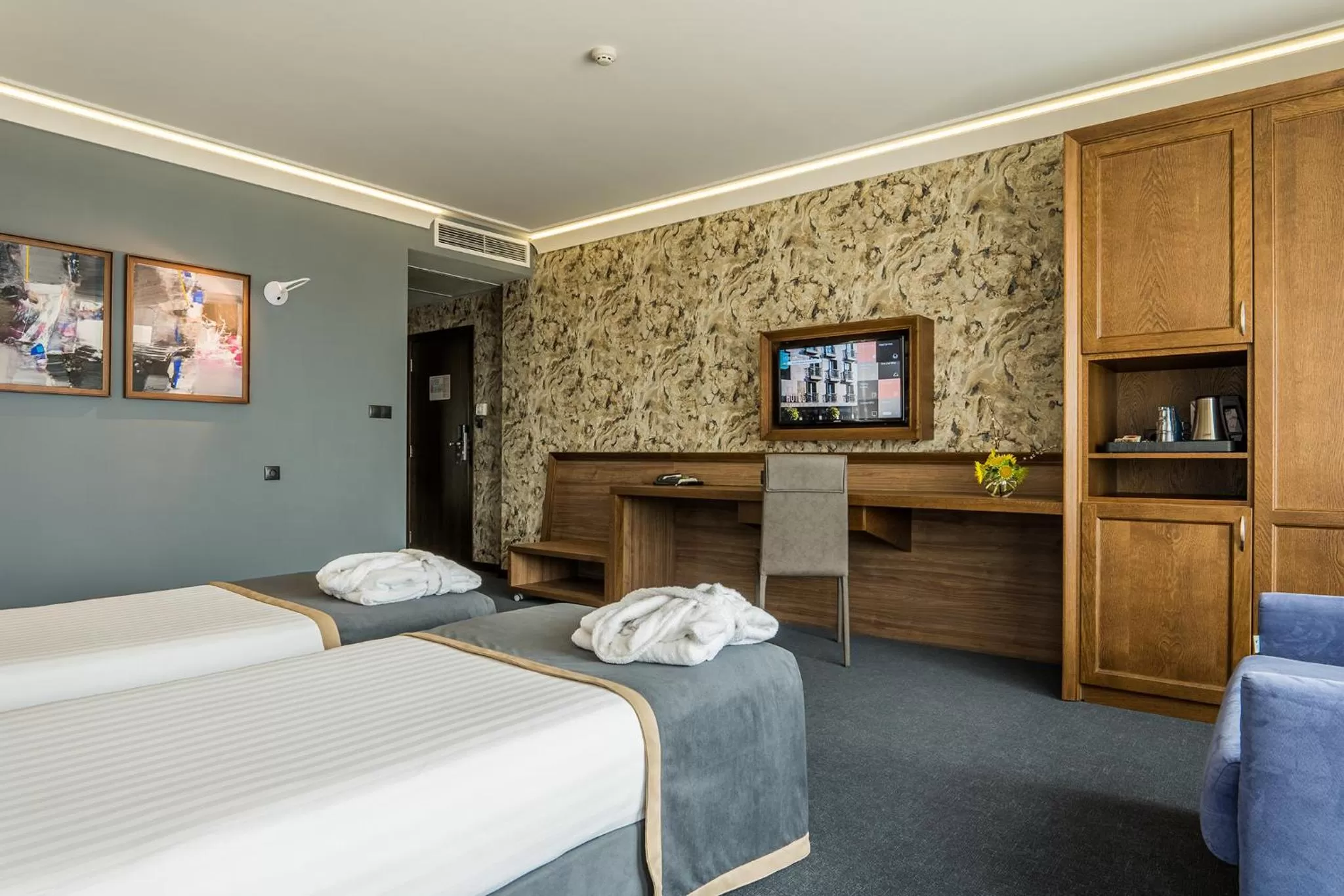 Bed in Budapest Hotel - Free Parking