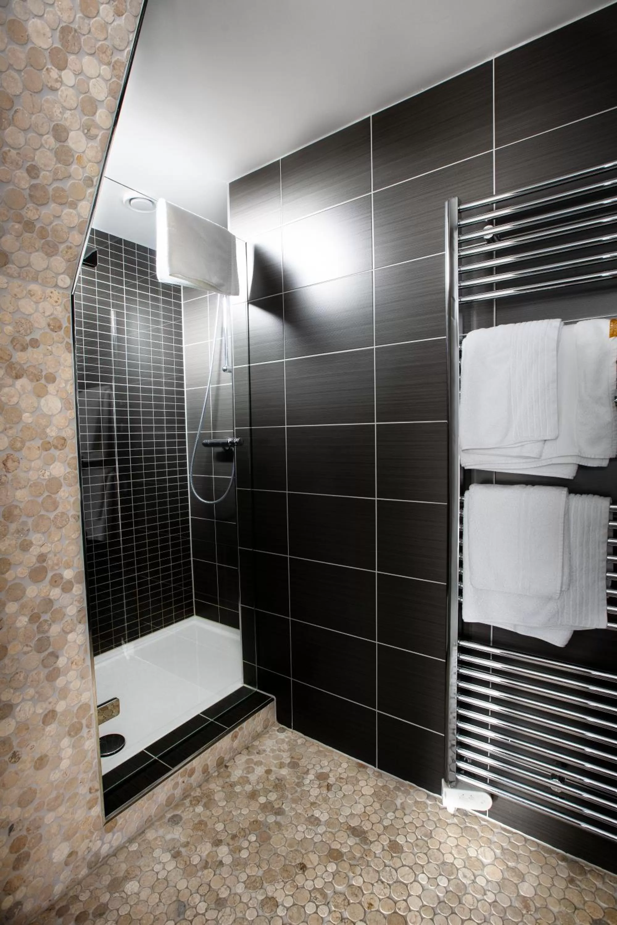 Shower in Apart! Food & Drinks Apartments