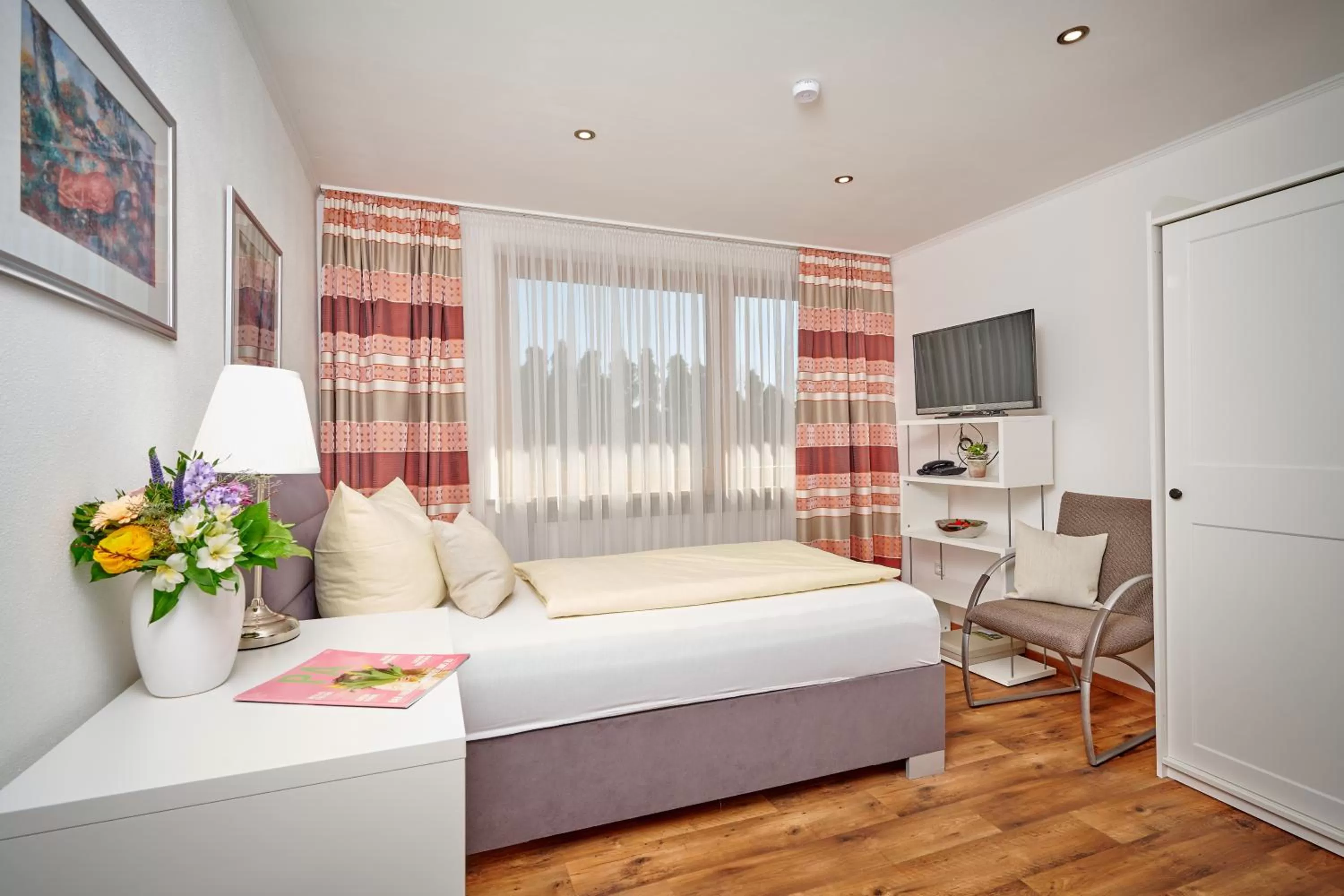 Photo of the whole room in Hotel Restaurant Zum Goldenen Anker mit Hallenbad