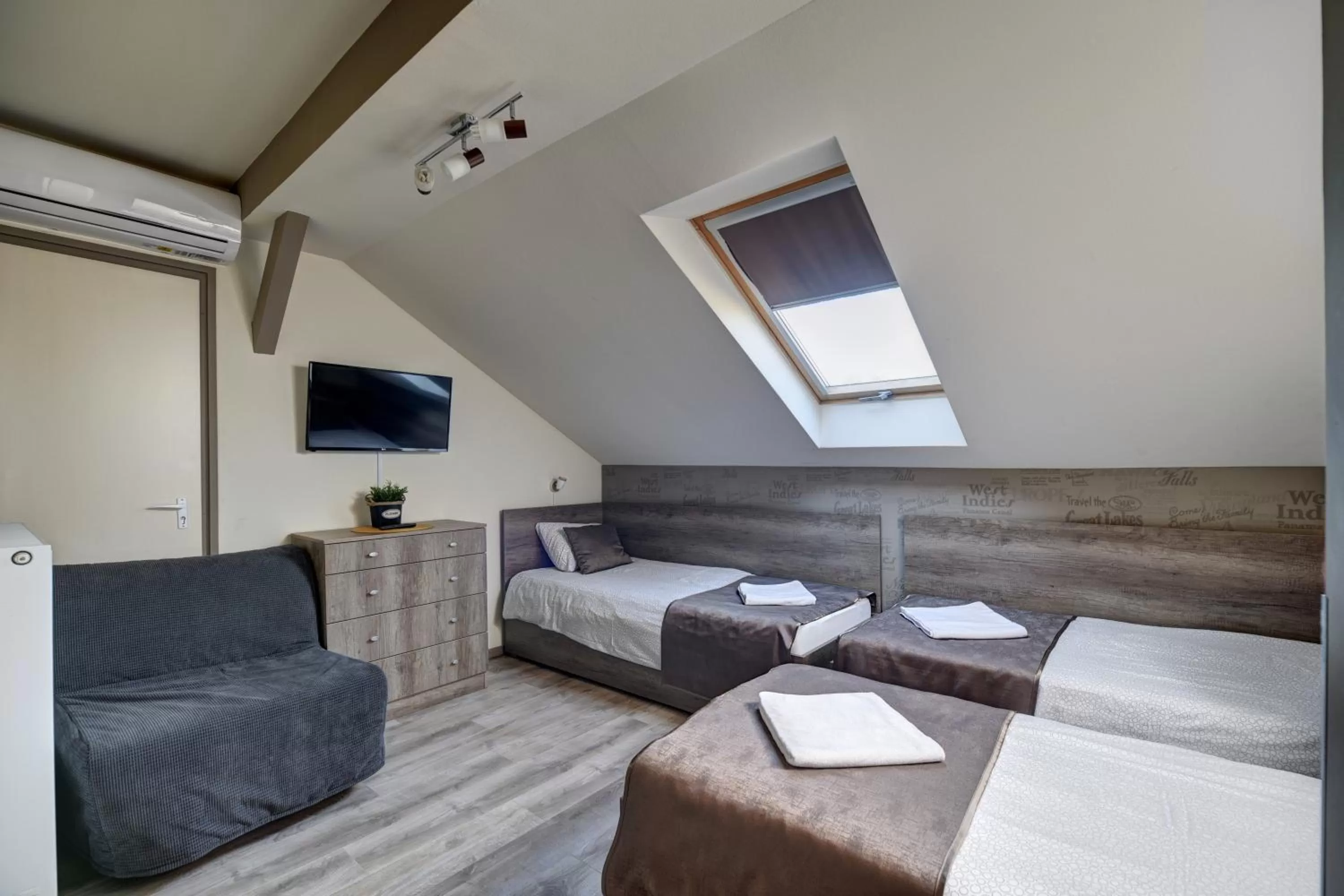 Bed in Familia Panzió & Apartmanház Győr