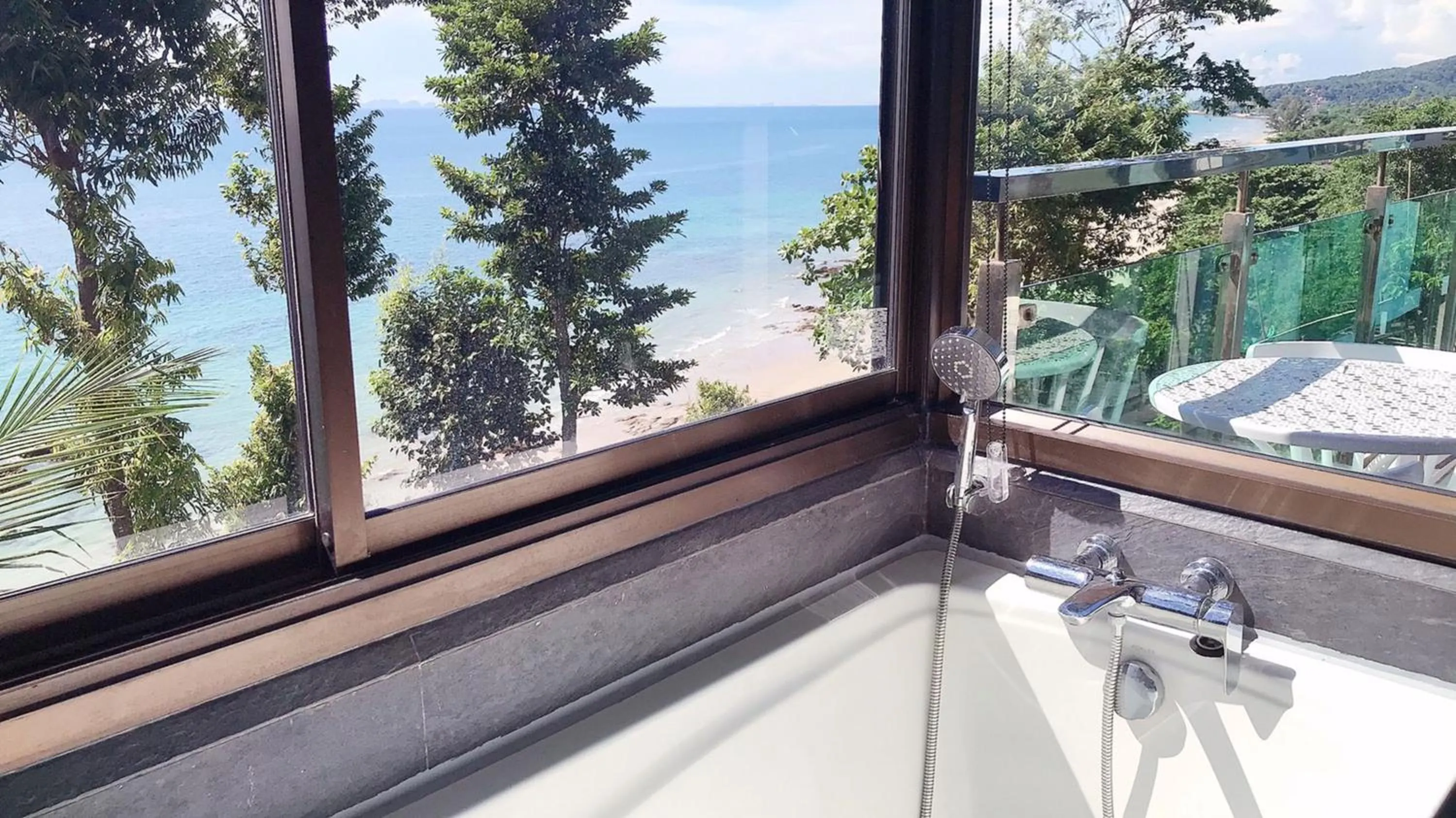Sea view in Cliff Lanta Suite-Koh Lanta Krabi