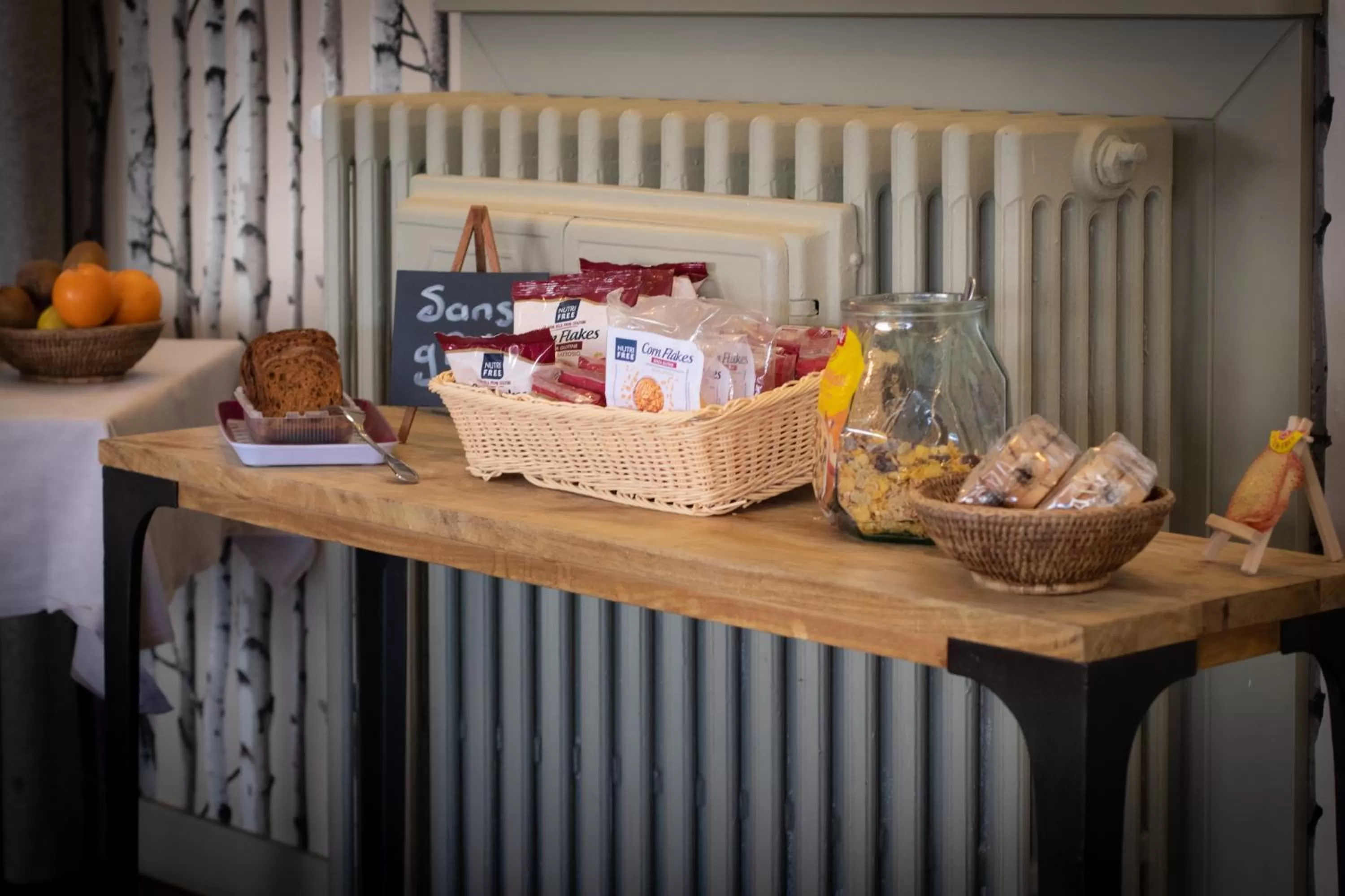 Breakfast in Logis Hôtel Tante Yvonne & son restaurant semi-gastronomique - Lyon Nord