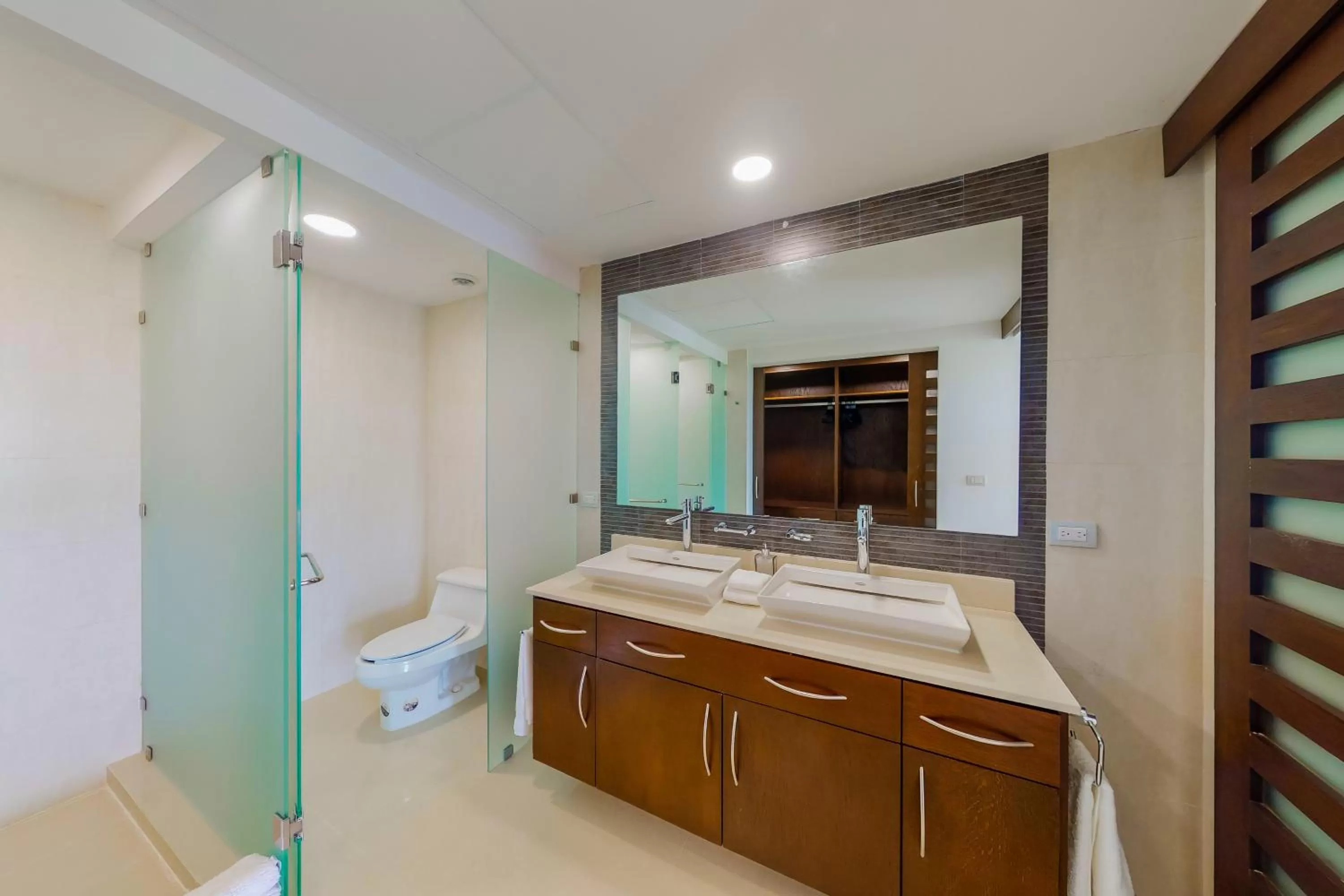 Bathroom in Hakuna Matata 725N at Mareazul Beachfront