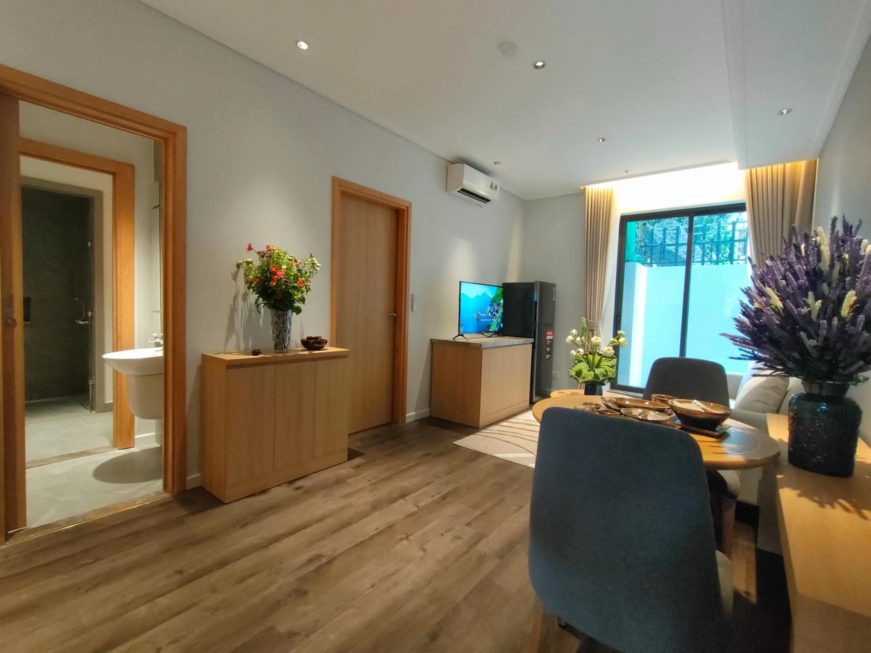 Hồng Gia Tuệ Lake View