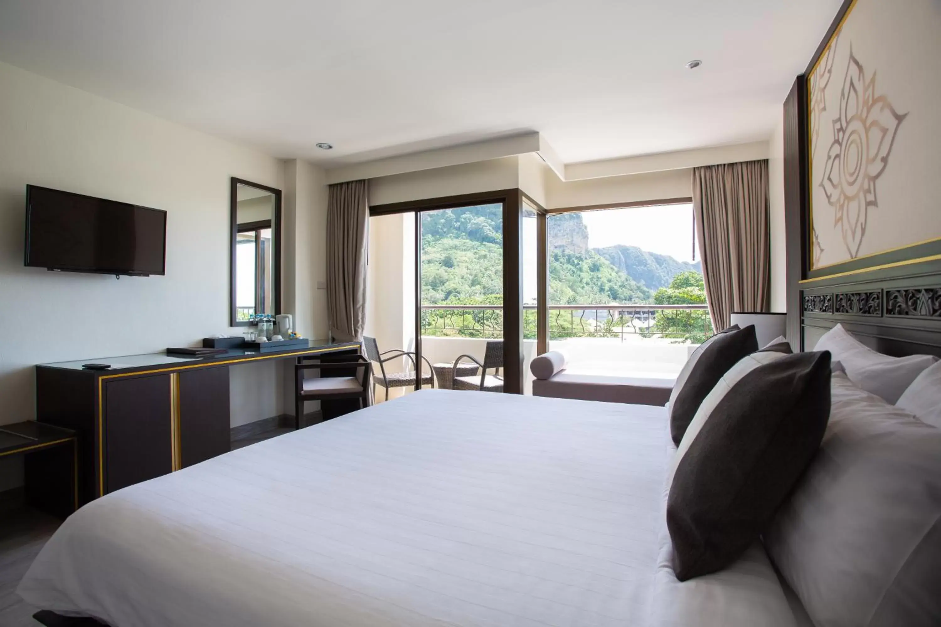 Superior Double or Twin Room with Mountain View in Krabi Heritage Hotel Superior Double or Twin Room with Mountain View in Krabi Heritage Hotel