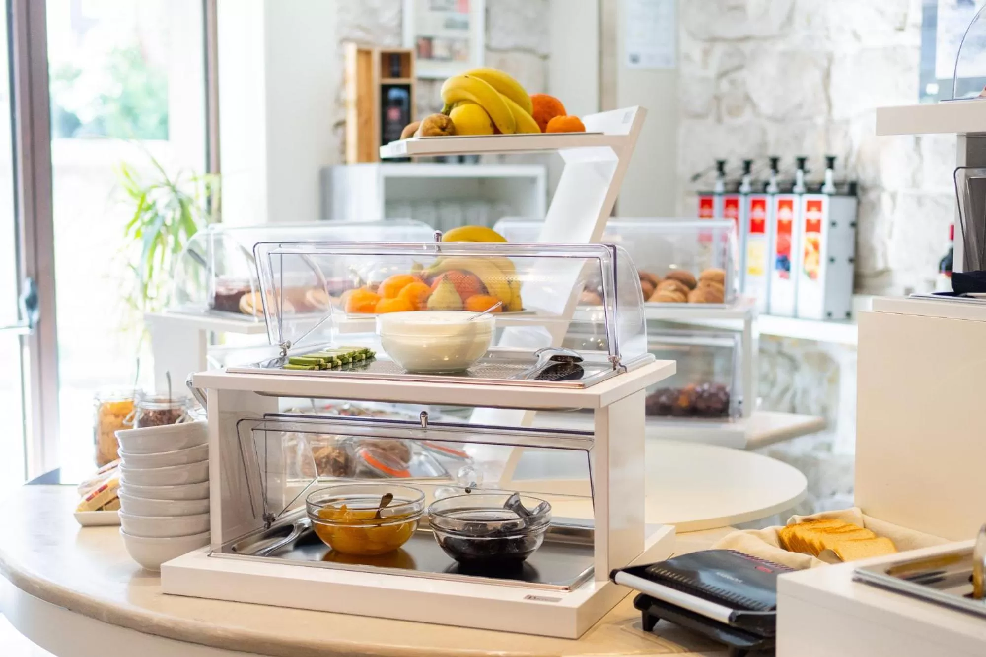 Restaurant/places to eat in El Homs Palace Hotel