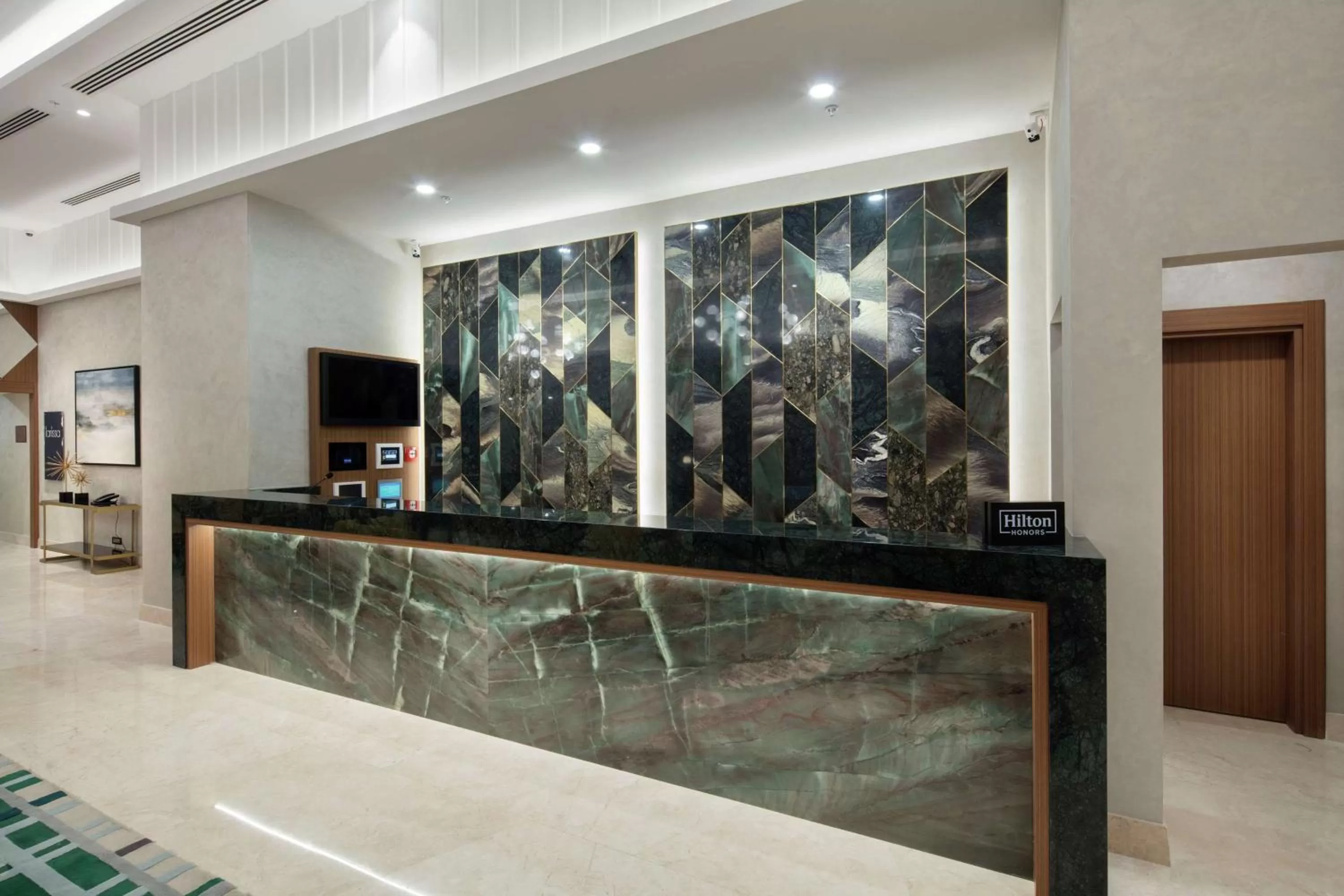 Lobby or reception in Doubletree By Hilton Afyonkarahisar