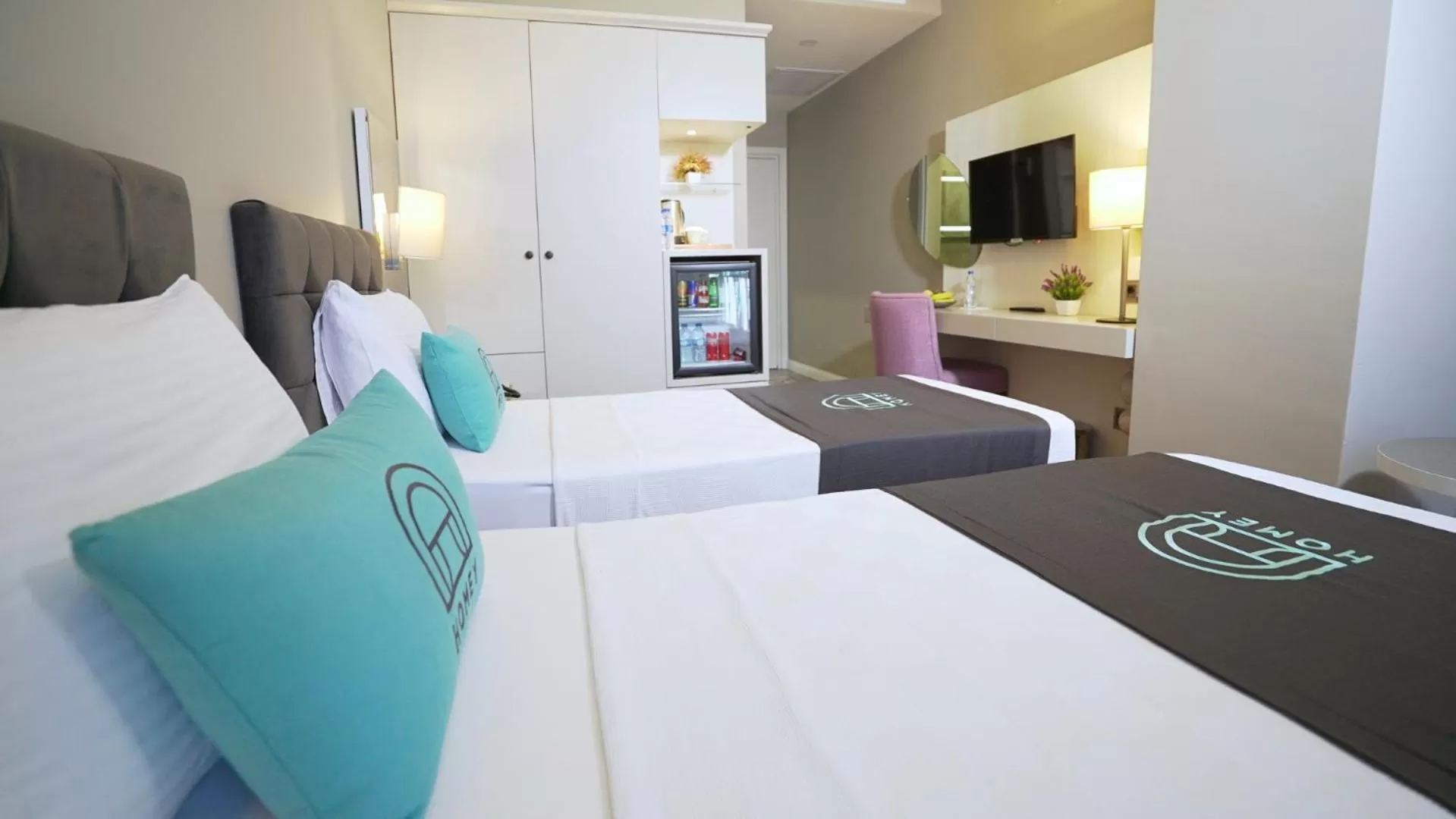 Bed in Homey AirPort Hotel