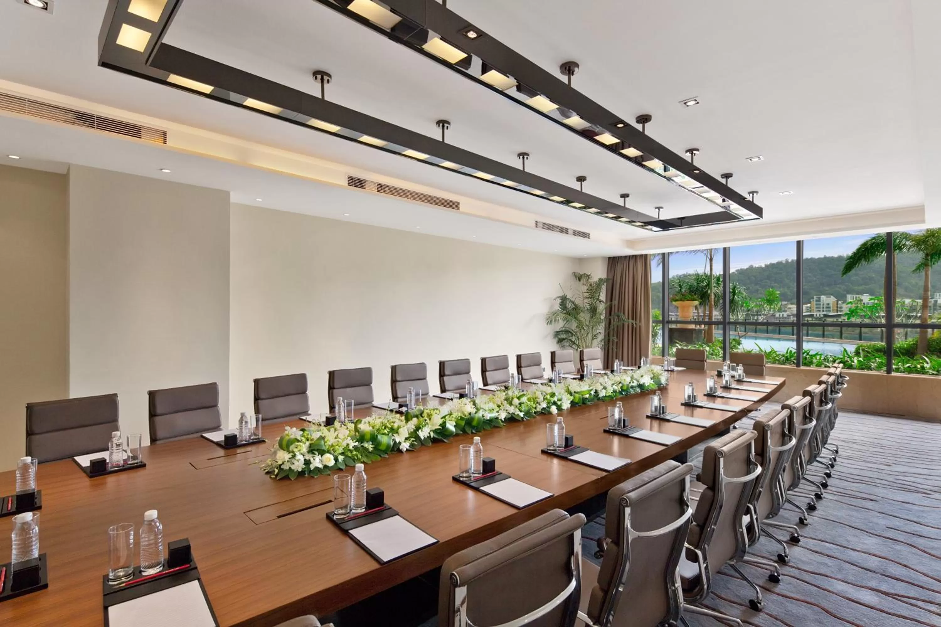 Meeting/conference room in Crowne Plaza Sanya City Center by IHG