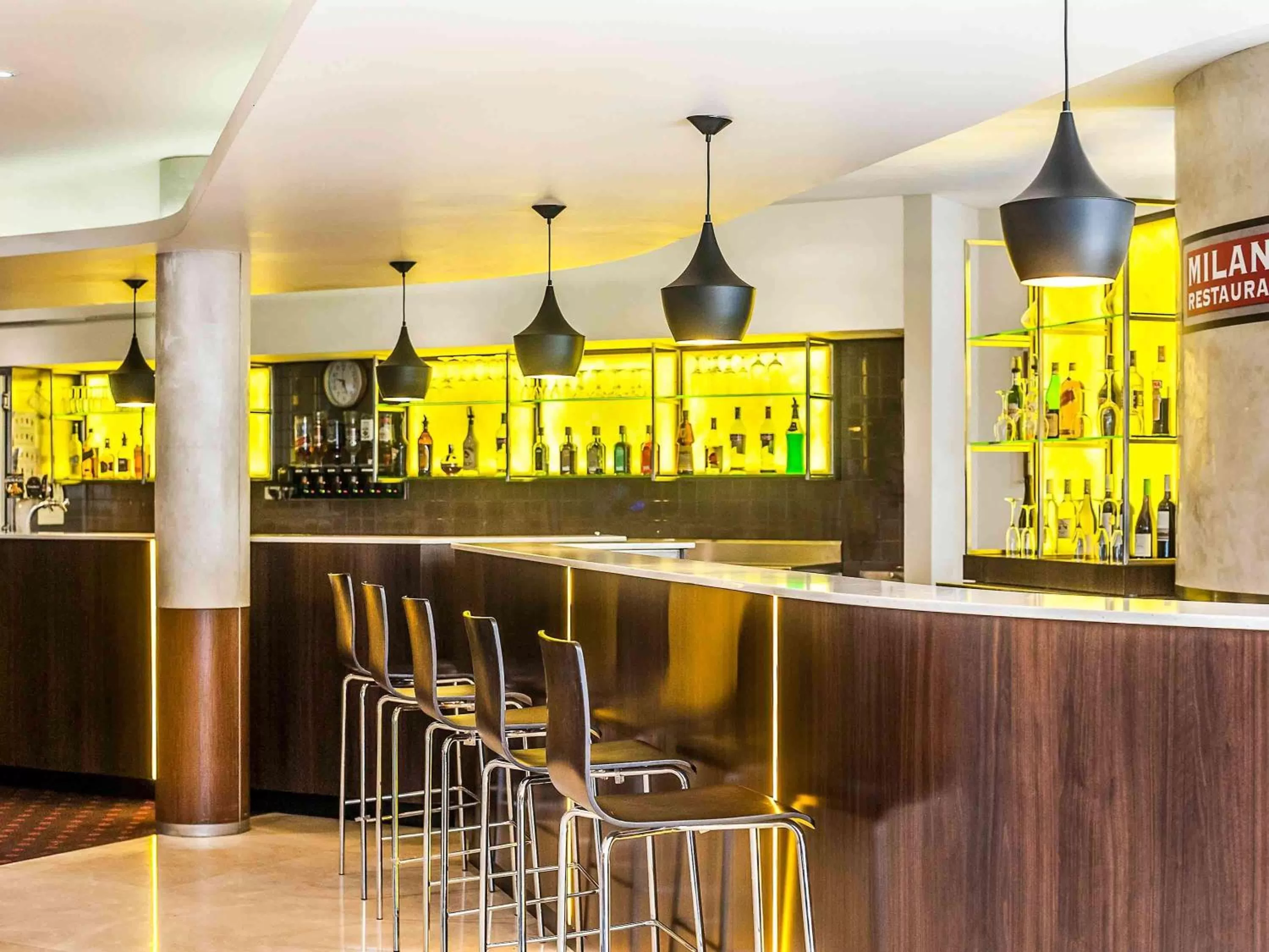 Lounge or bar in Ramada Hotel & Suites by Wyndham Cabramatta