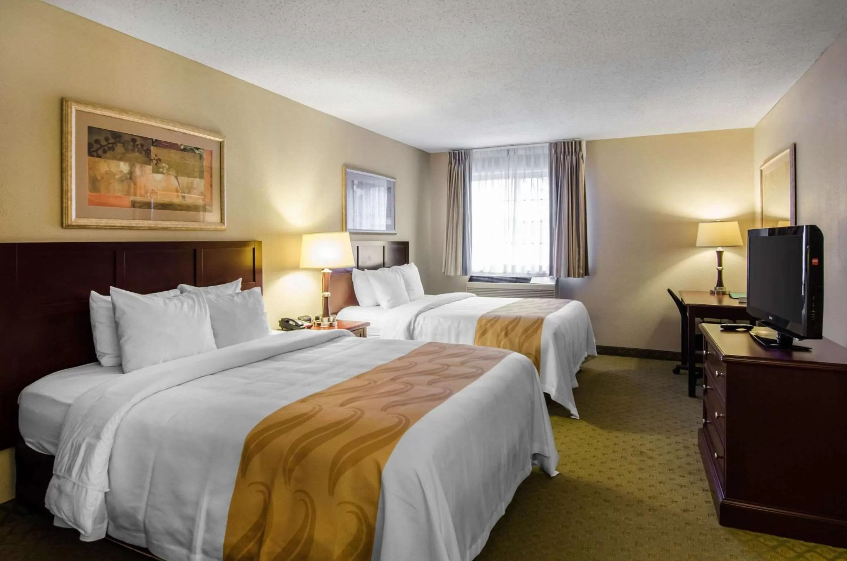 Photo of the whole room, Bed in Quality Inn Summersville - New River Area