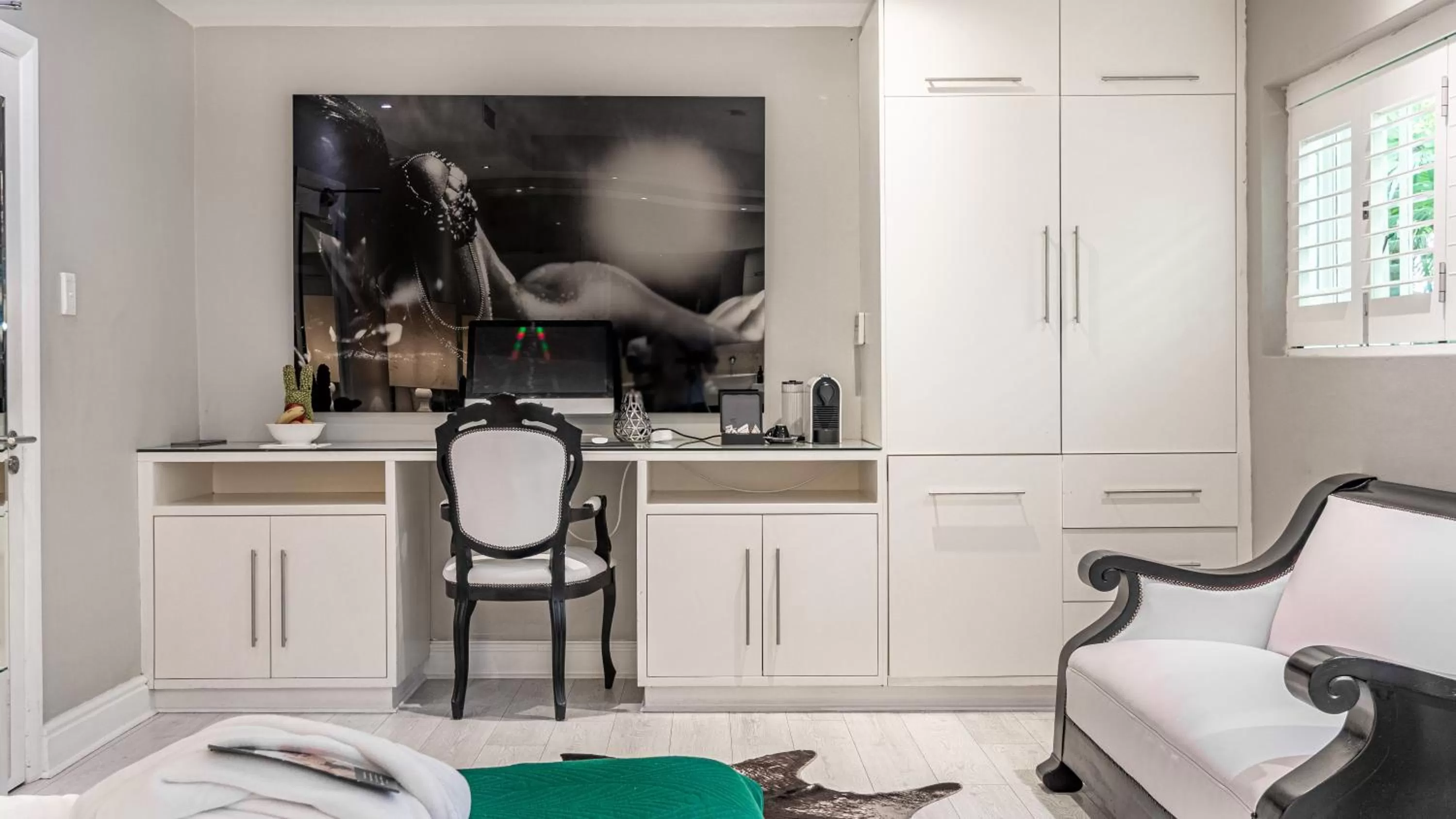 Bedroom, Kitchen/Kitchenette in The Glen Boutique Hotel & Spa