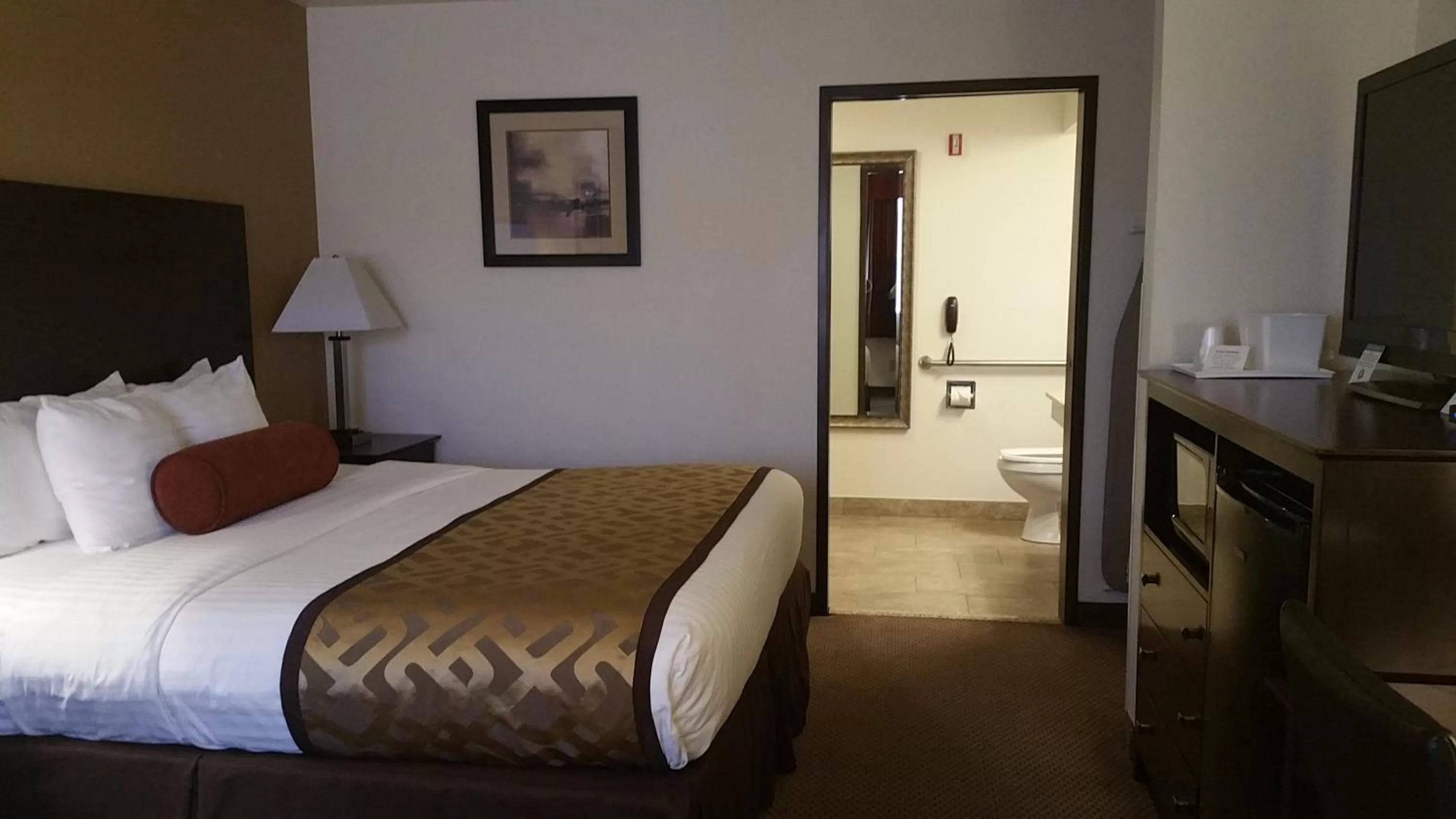 King Room with Bath - Disability Access/Non-Smoking in Best Western Copper Hills Inn