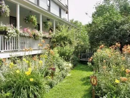 Property building in Woodstock Inn, Station and Brewery