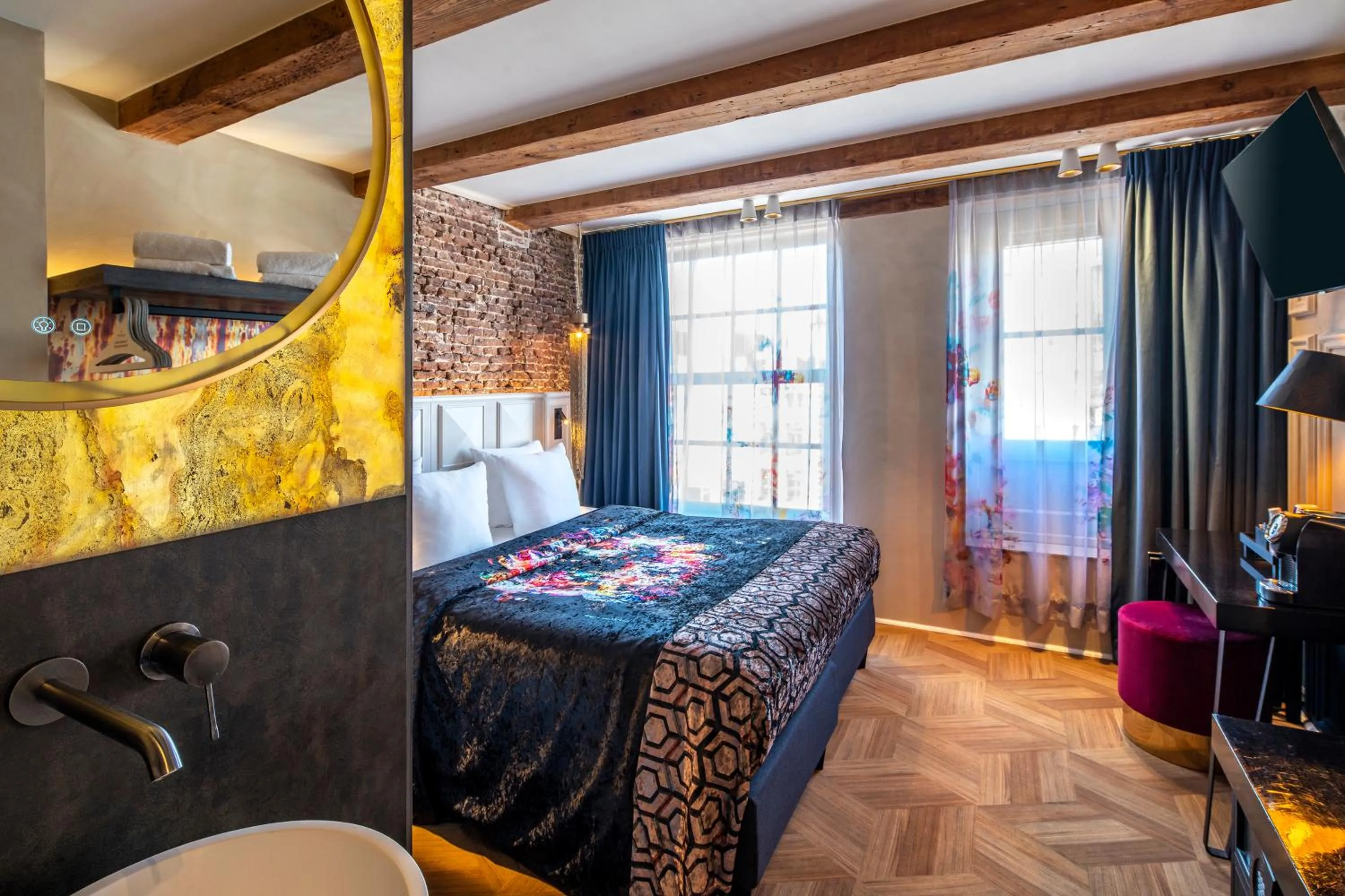 Photo of the whole room in Rokin Hotel