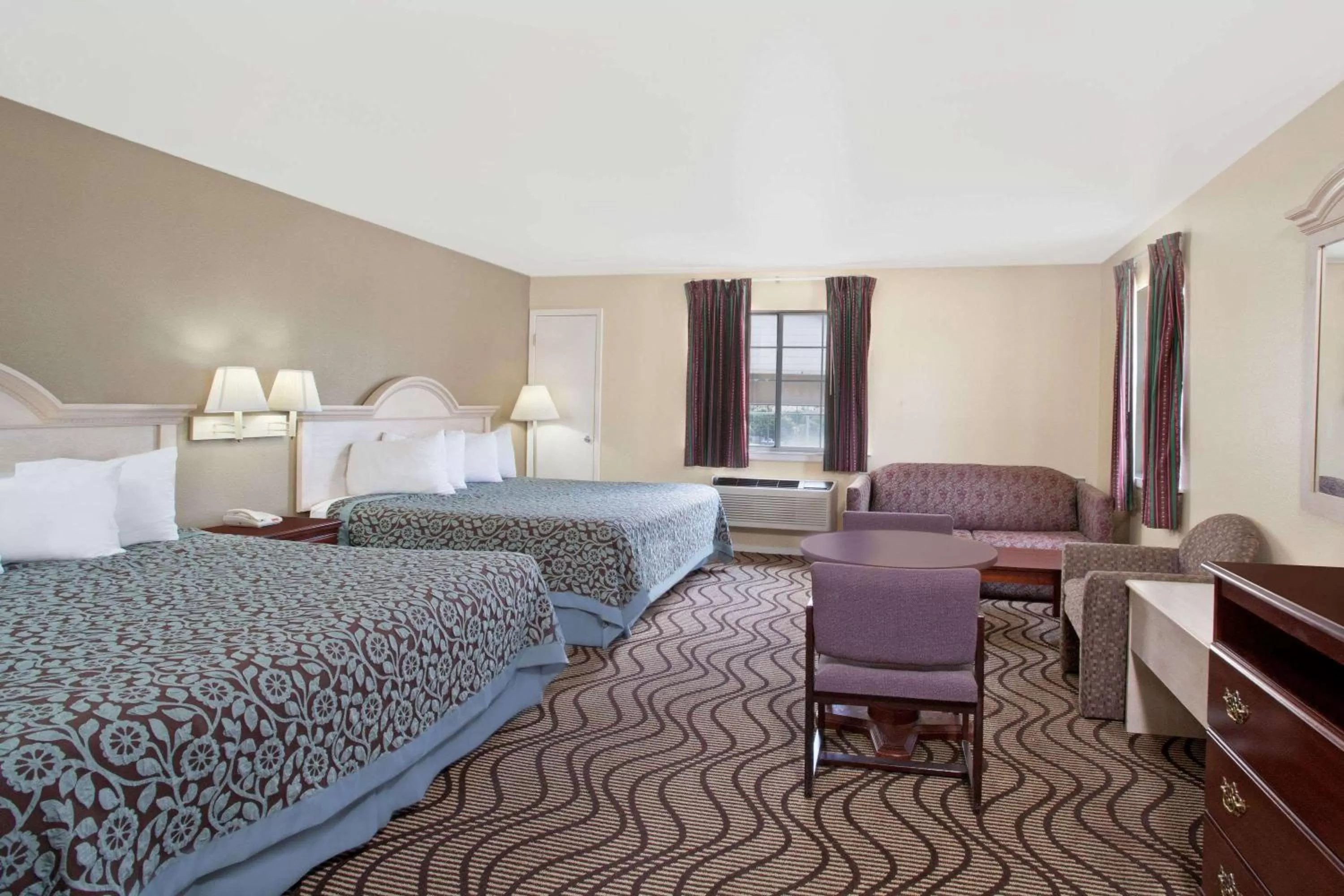 Photo of the whole room, Bed in Days Inn by Wyndham Kerrville