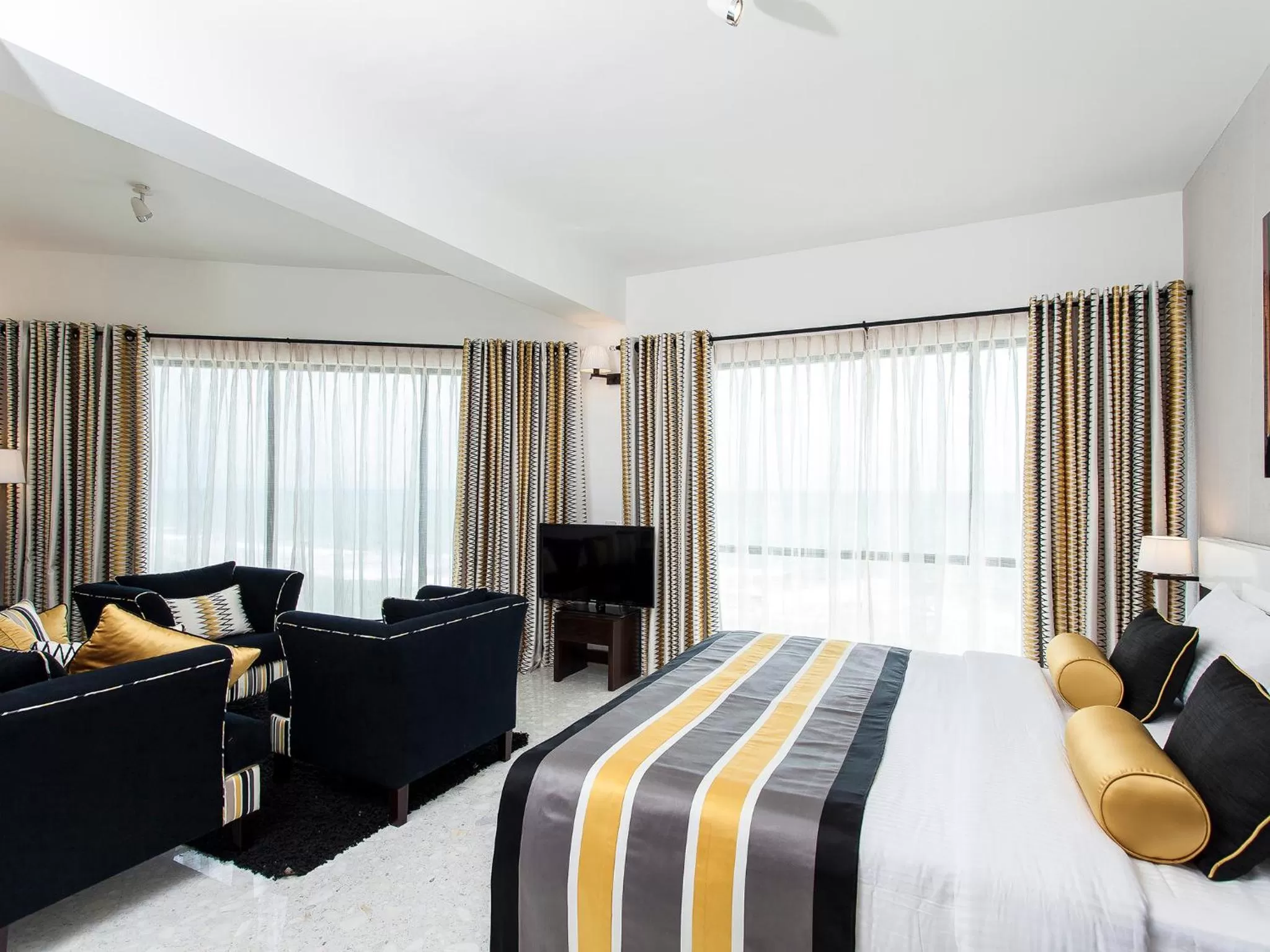 Photo of the whole room, Bed in The Ocean Colombo - Guaranteed Sea View Rooms