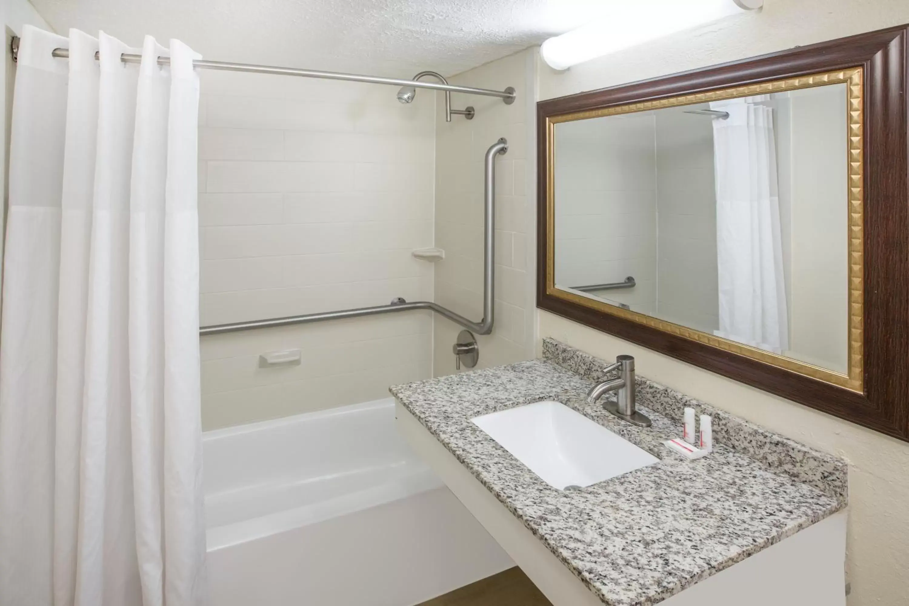 Double Room with Two Double Beds - Accessible - Smoking in Days Inn by Wyndham Little Rock/Medical Center Double Room with Two Double Beds - Accessible - Smoking in Days Inn by Wyndham Little Rock/Medical Center