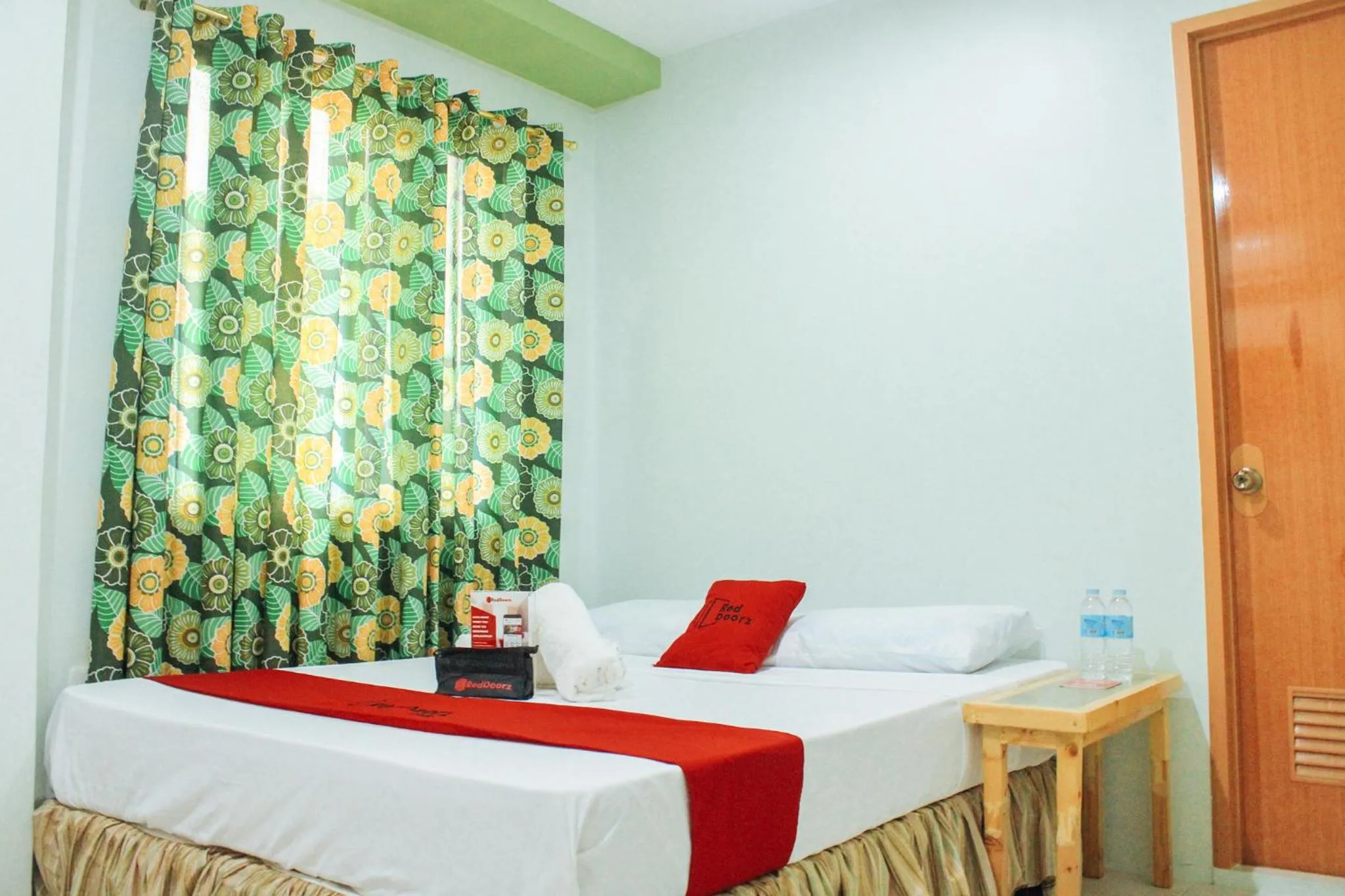 Bed in RedDoorz @ Taloto District Tagbilaran