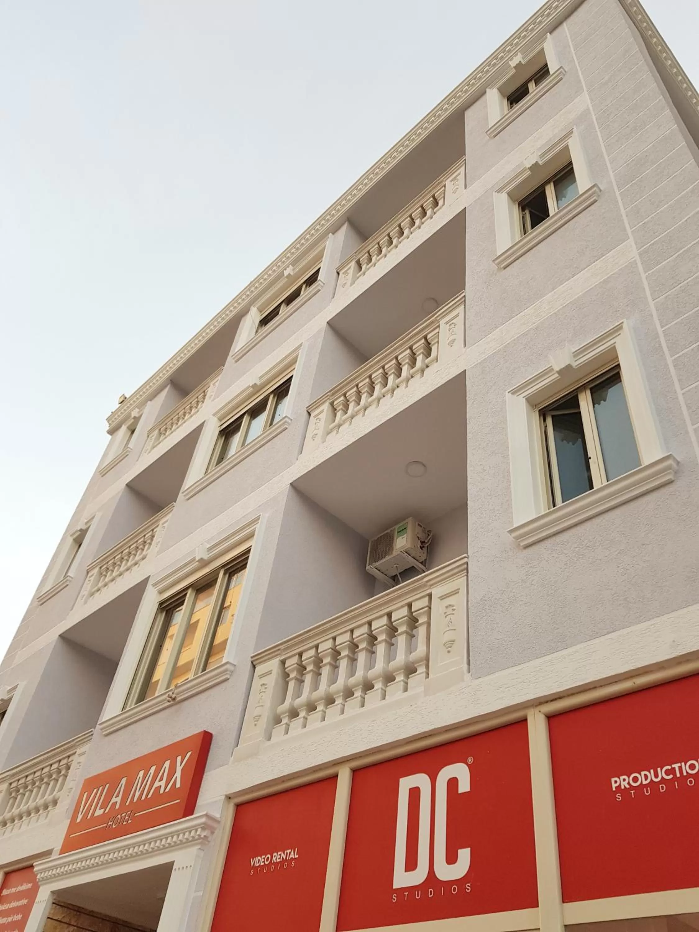 Property Building in Vila MAX