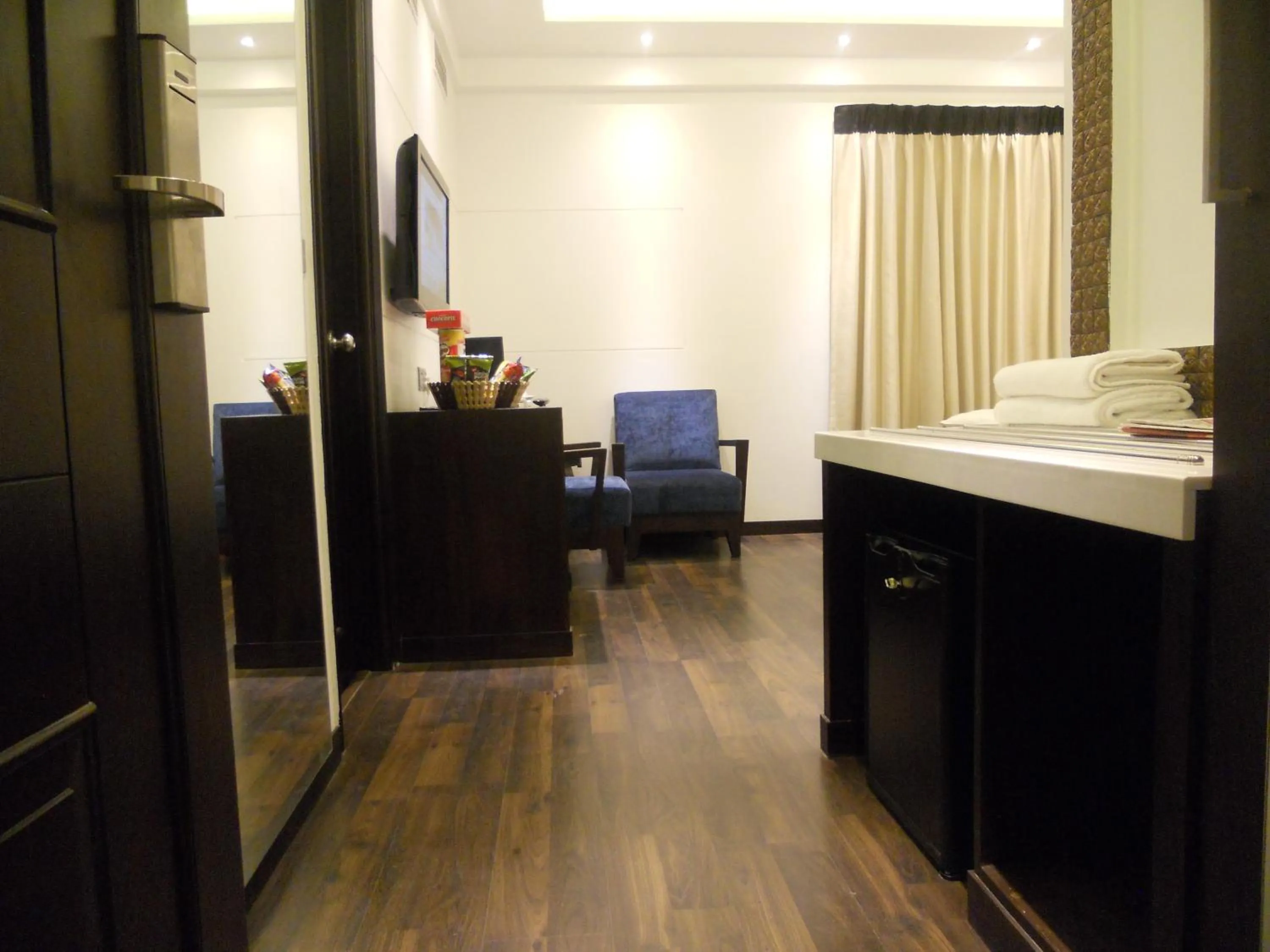 View (from property/room), Bed in Hotel Grand Godwin - Near New Delhi Railway Station - Paharganj